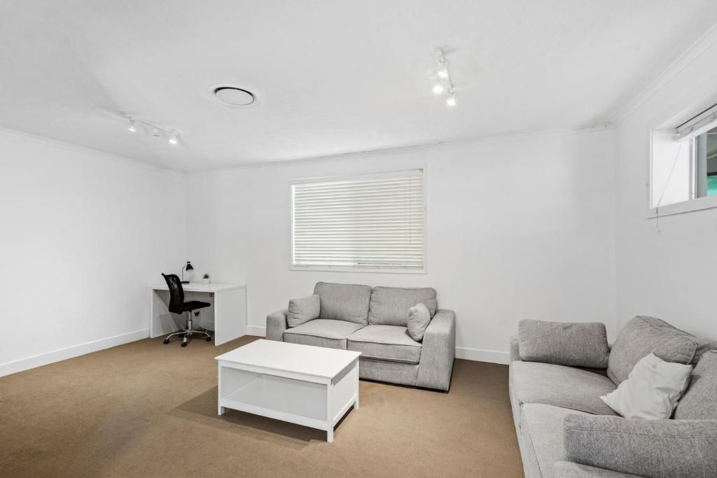 151 Racecourse Drive — photo 8 of 14