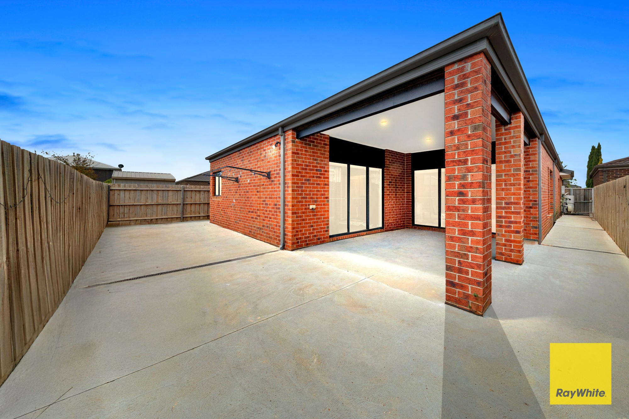 8 Ferneley View, AINTREE, VIC 3336