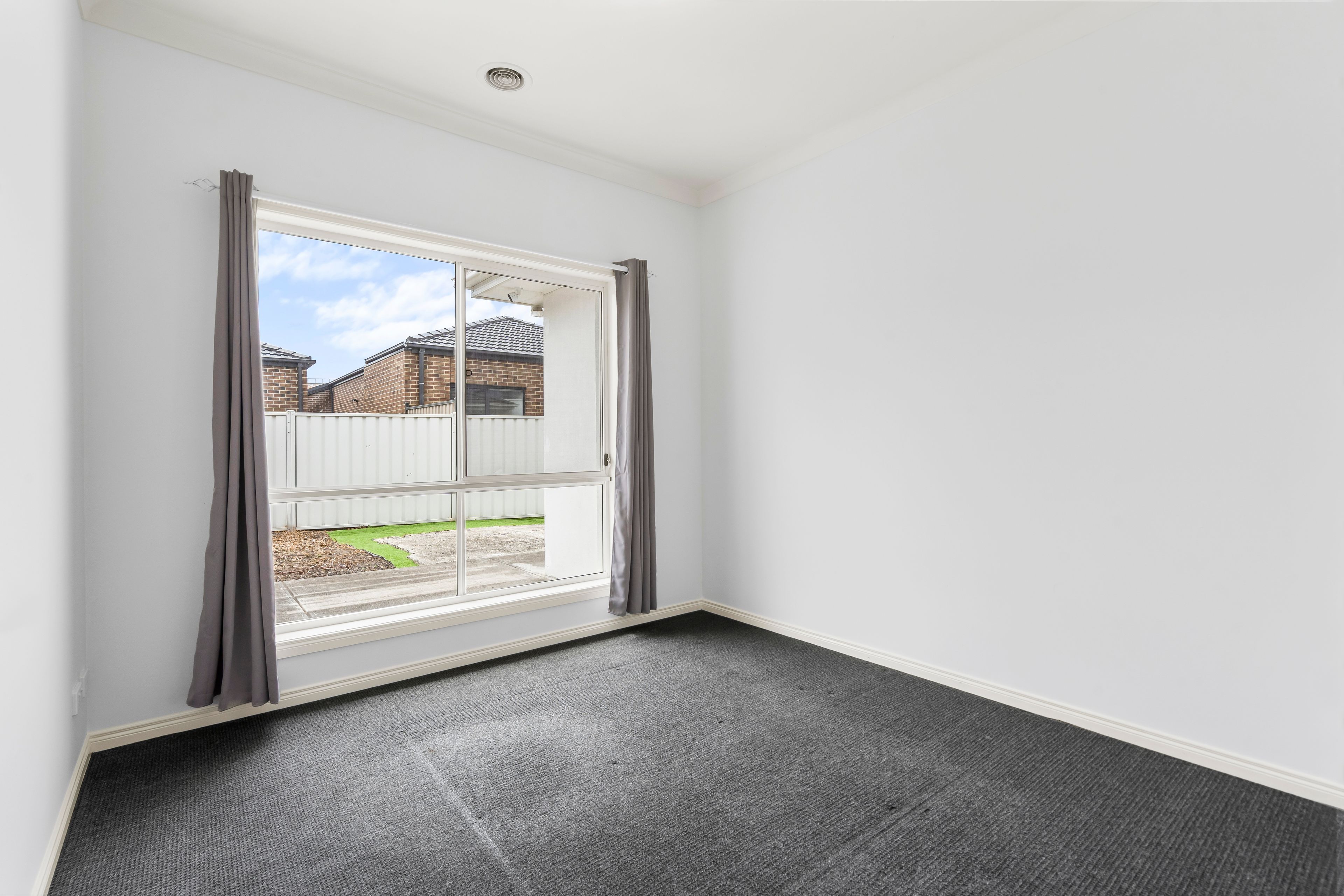 2/132 Kitchener Street — photo 5 of 10