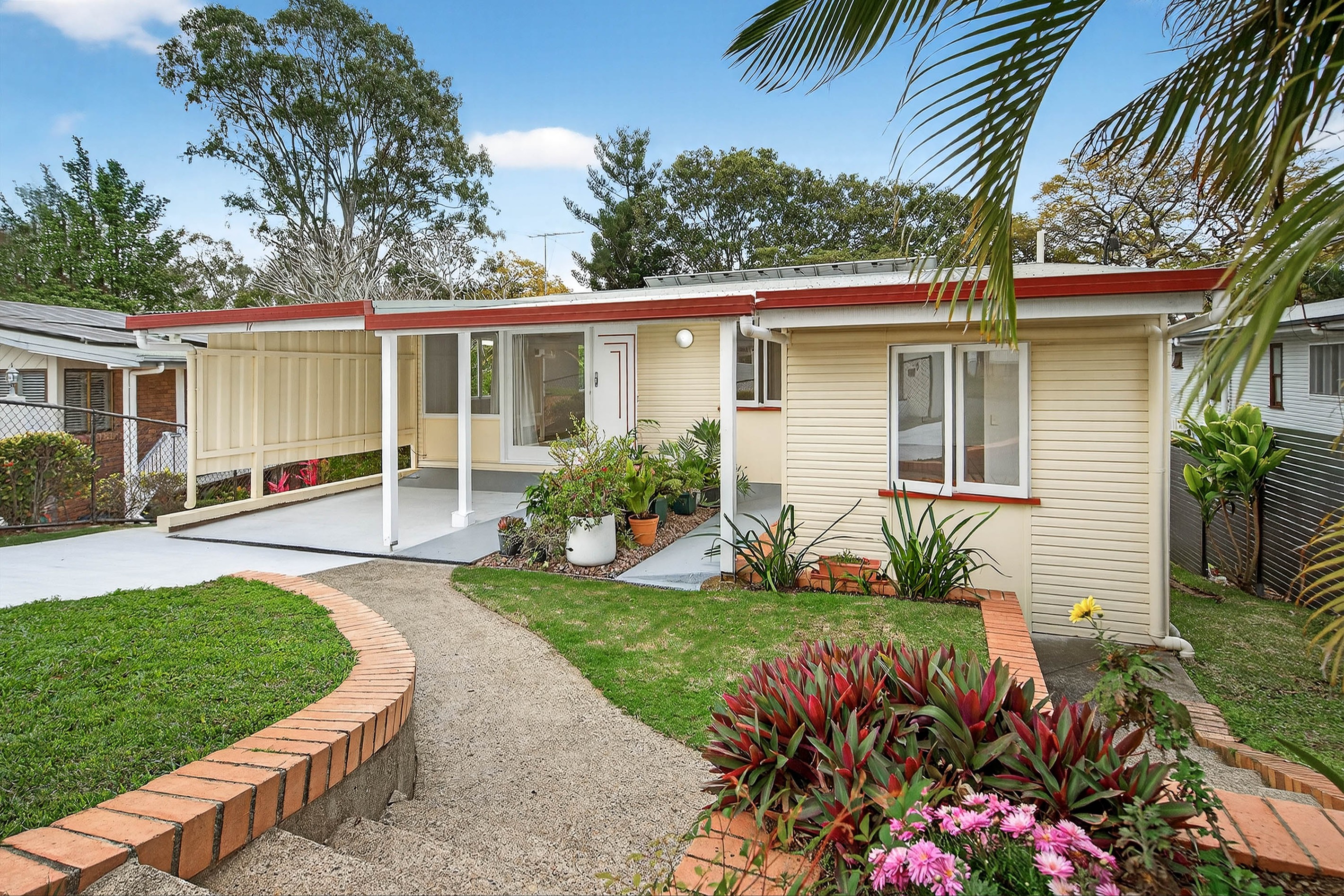 17 Oatland Crescent, Holland Park West, QLD 4121