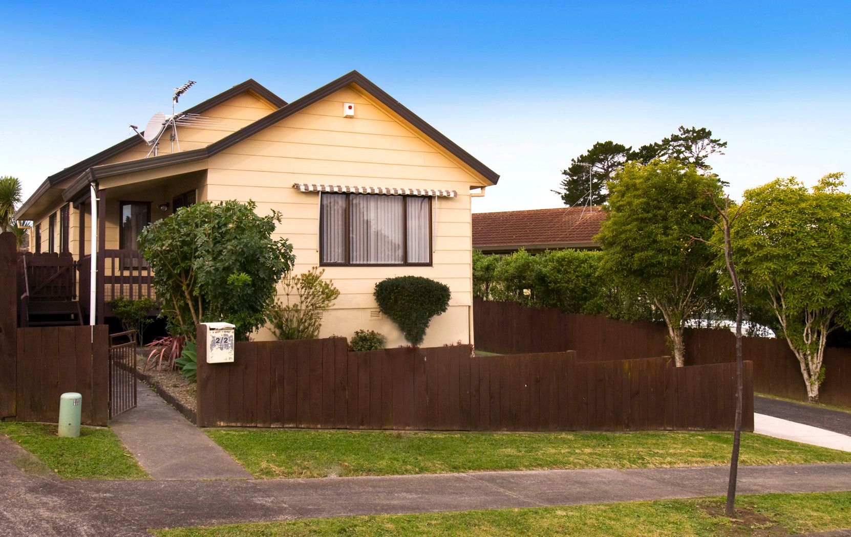 2/2 Seaglen Place, Botany Downs, Manukau City