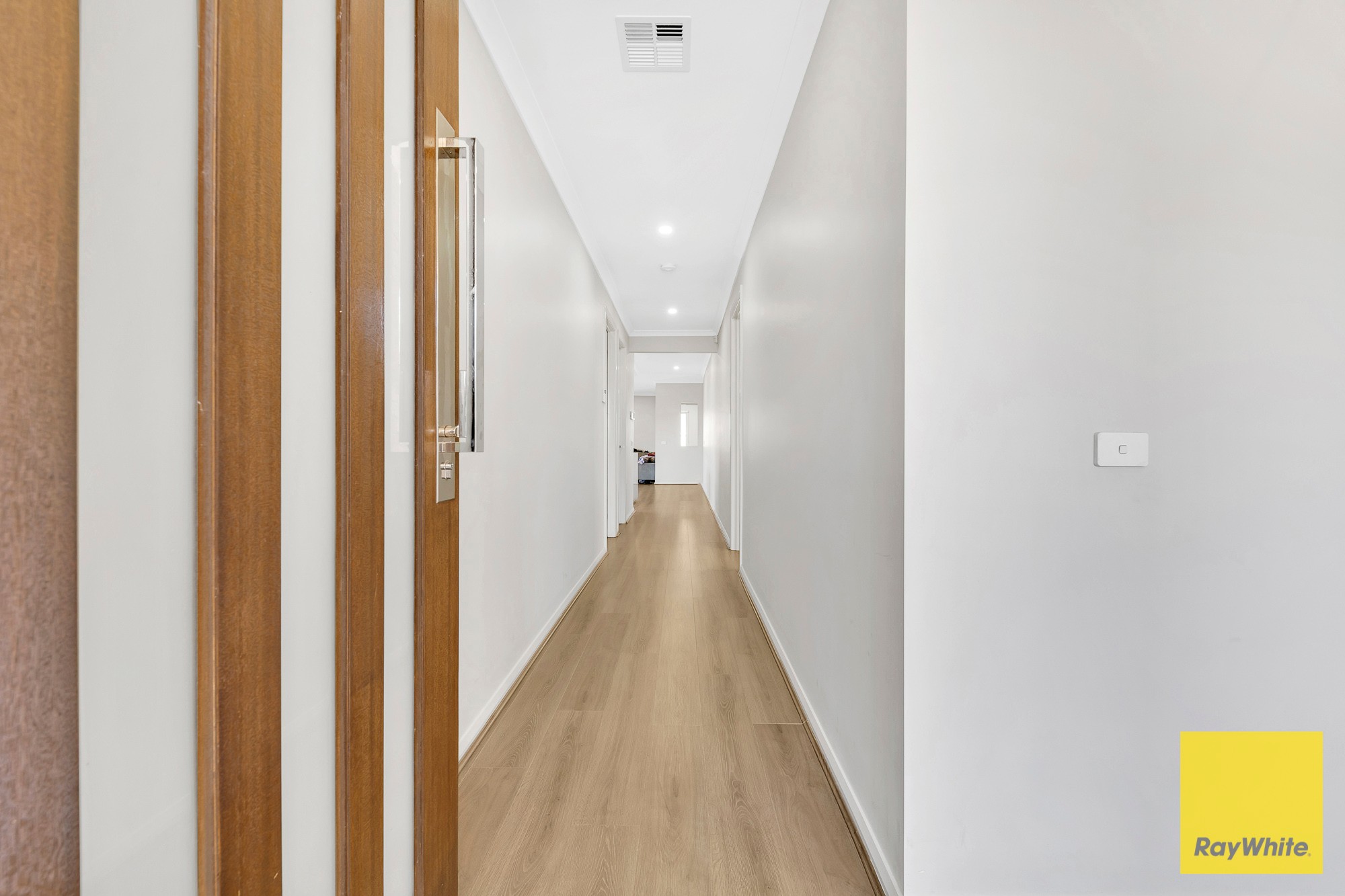 9 Oldenburg Drive, BONNIE BROOK, VIC 3335