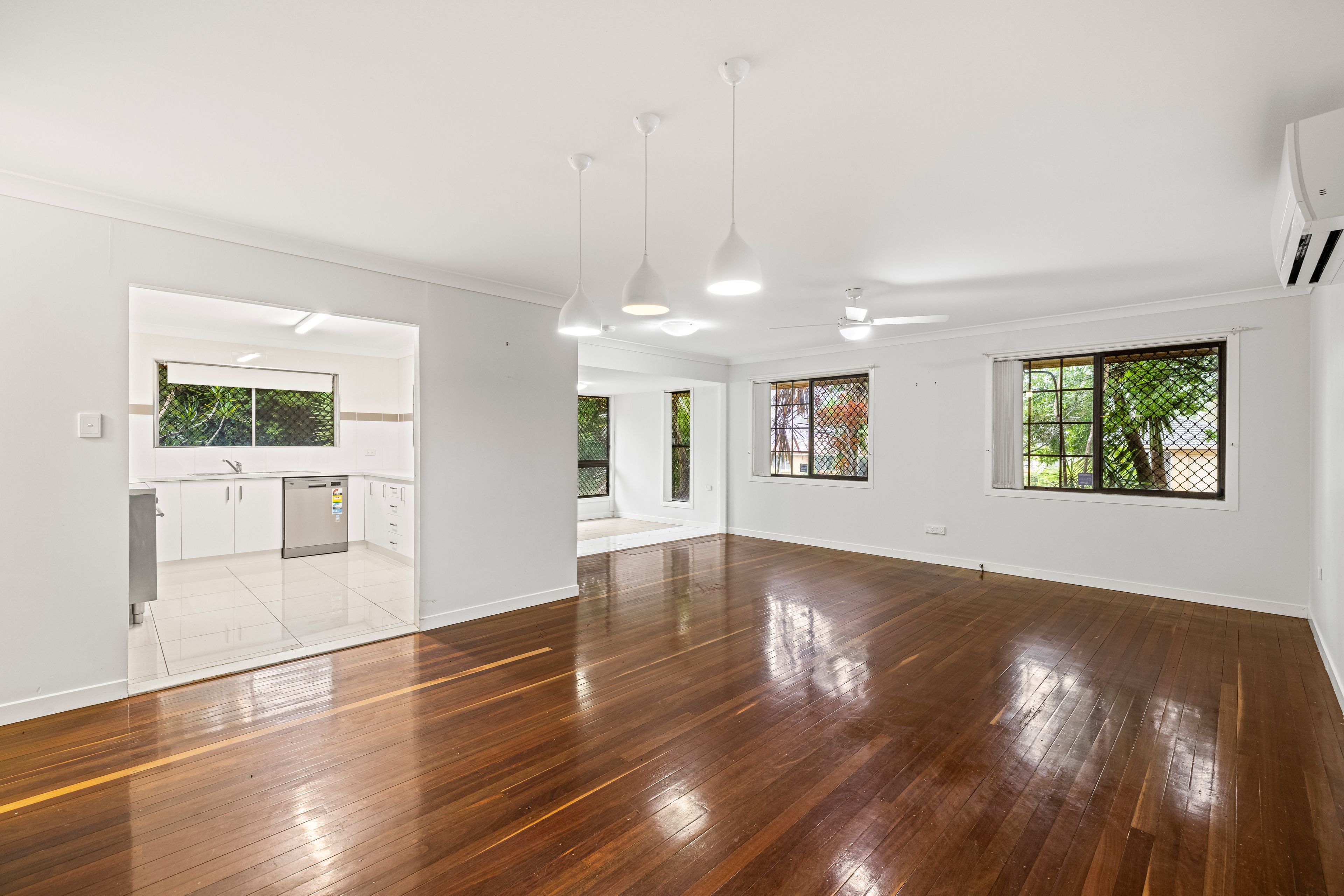 25 Welcombe Avenue — photo 3 of 10