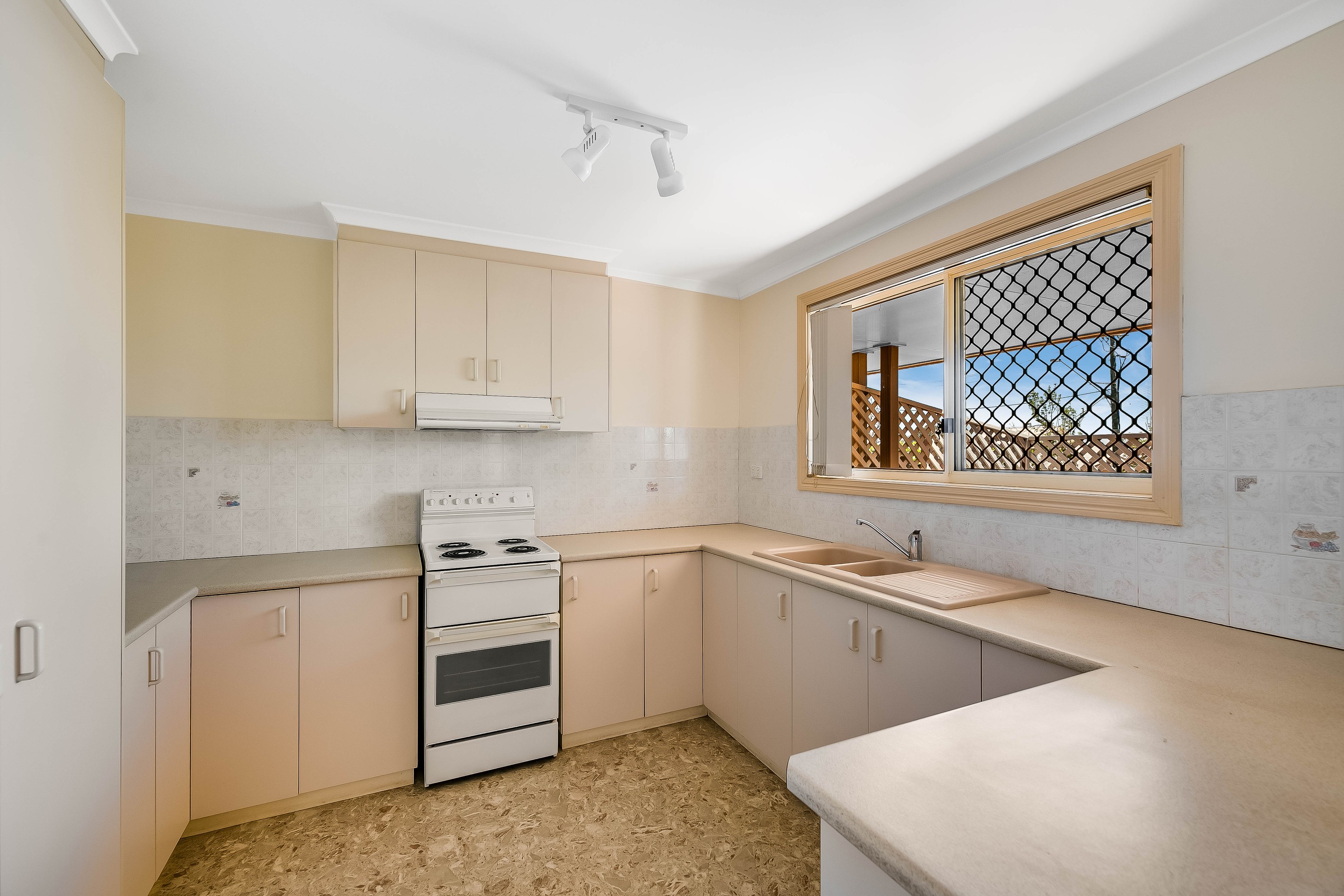 Villa 3 Glenfield Court, Middle Ridge, QLD 4350