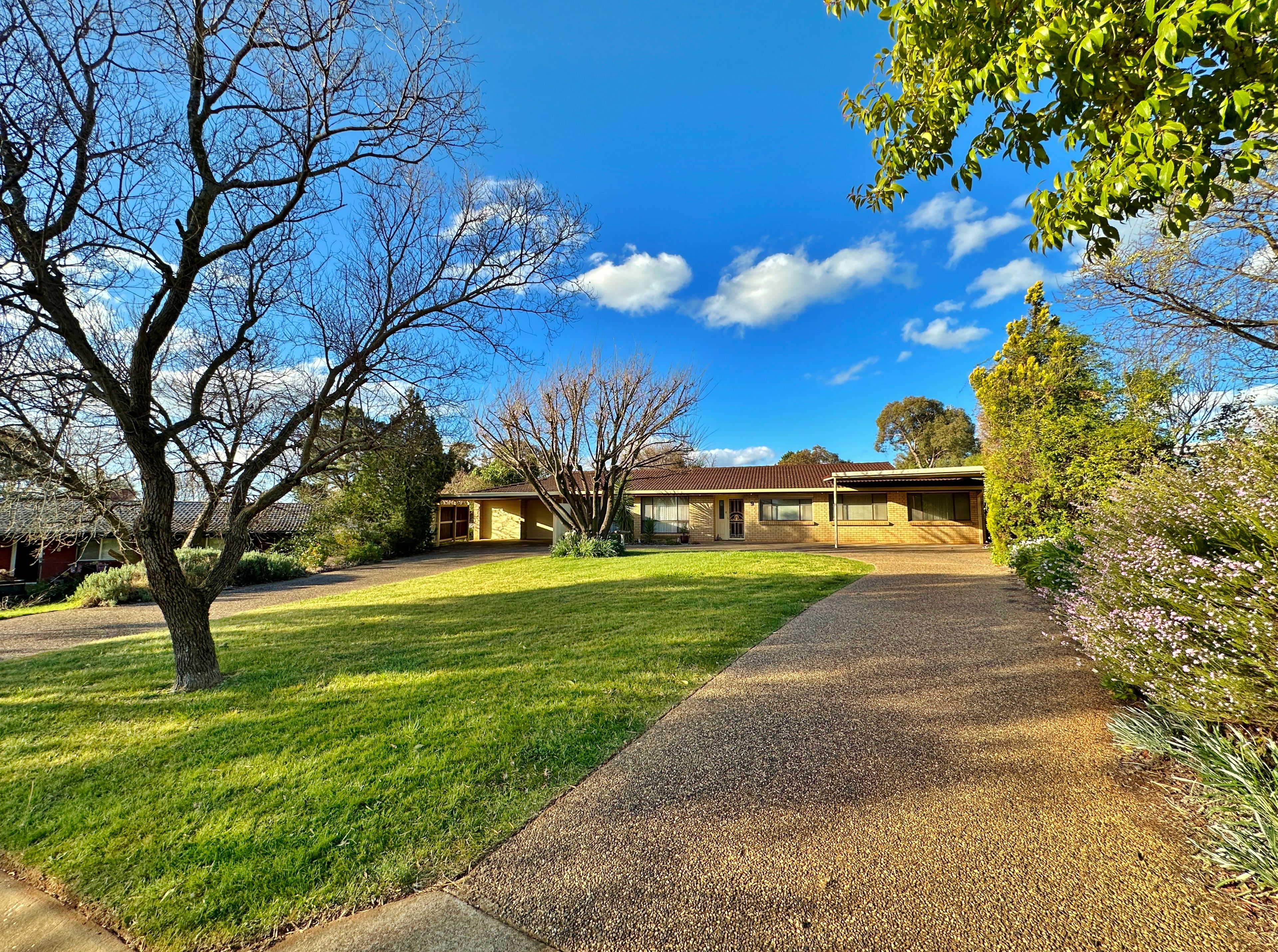 9 Normoyle Crescent, Young NSW 2594