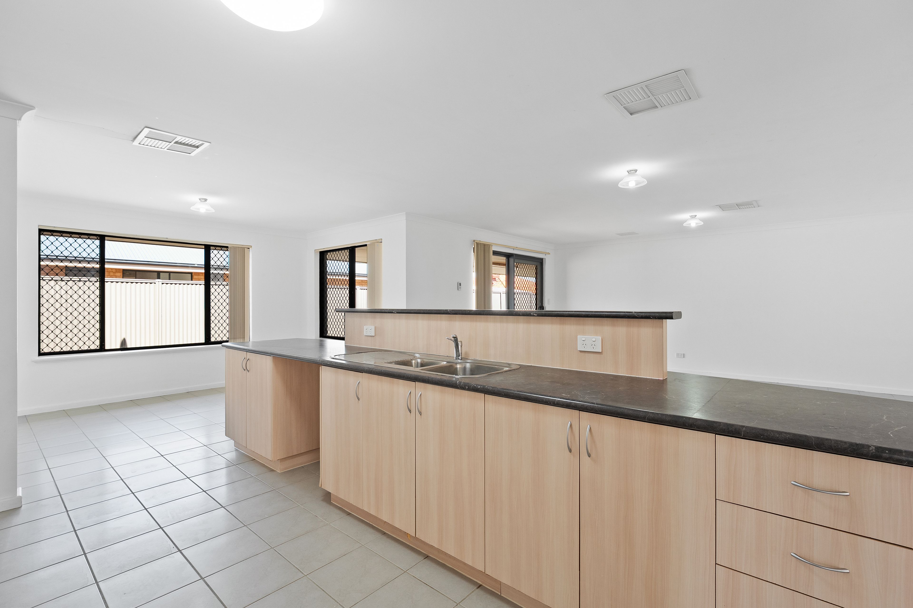 4 Oxenholme Way — photo 18 of 30