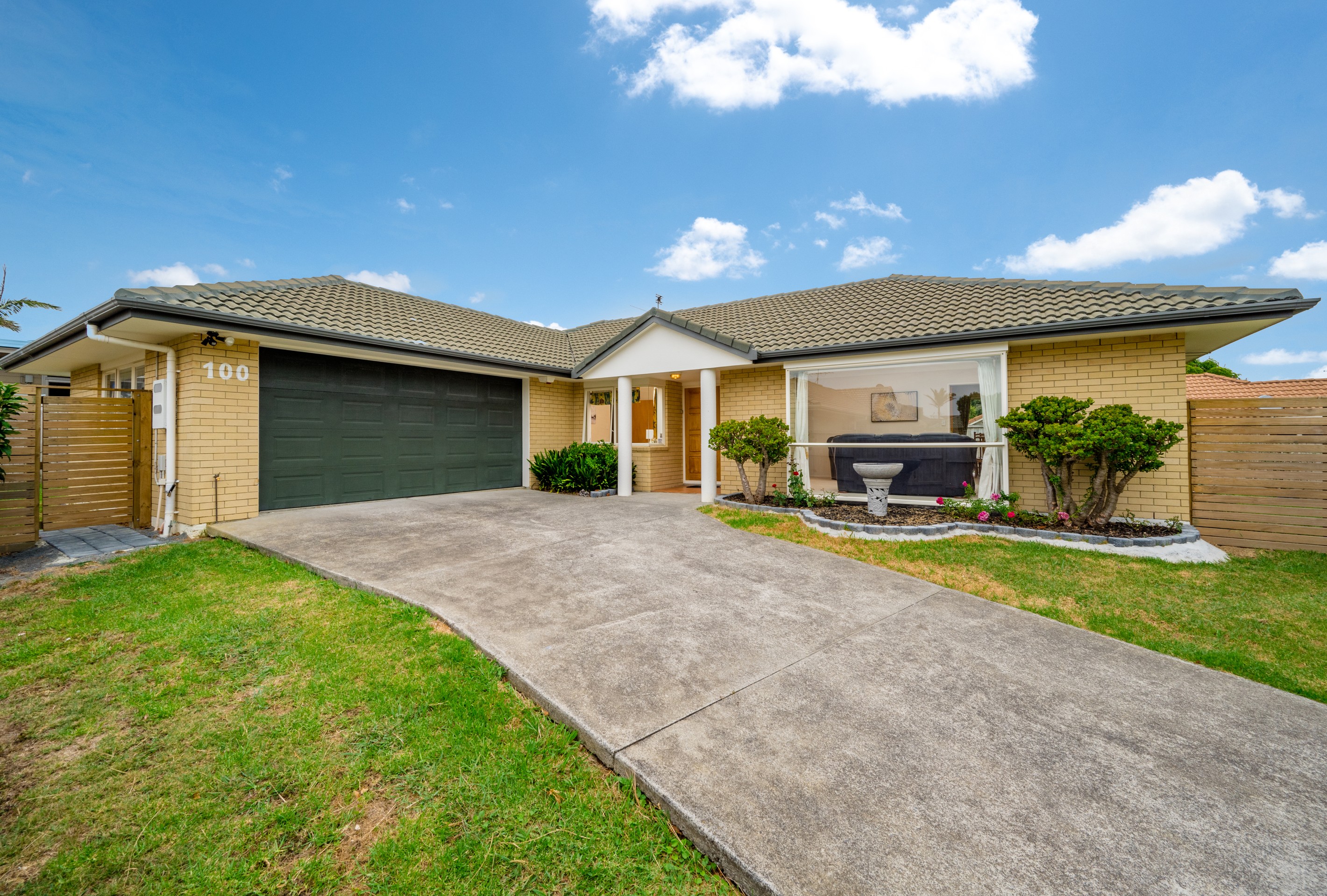 100 Bob Charles Drive, Golflands, Manukau City
