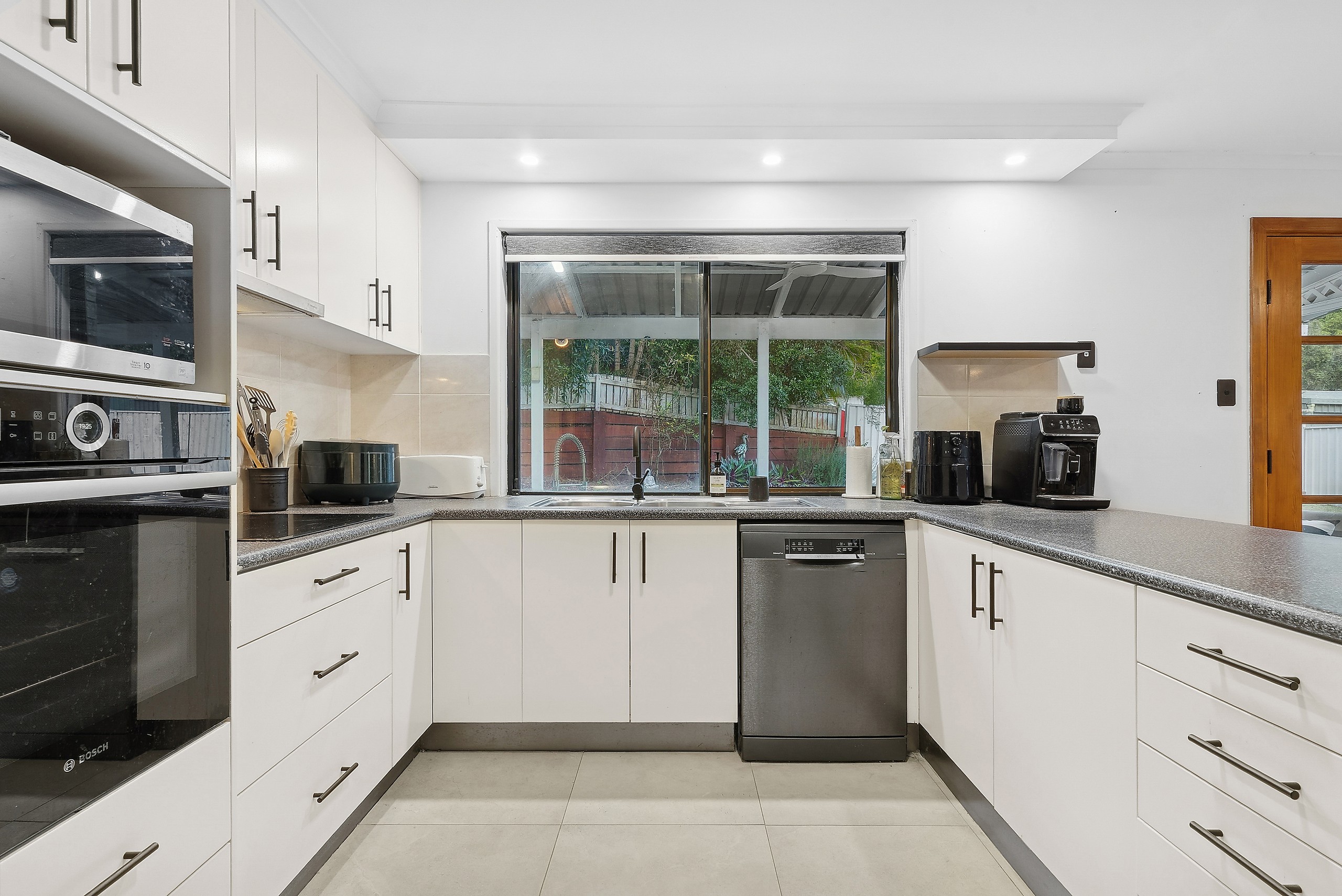 10 Bel-Air Court, Ferny Hills, QLD 4055