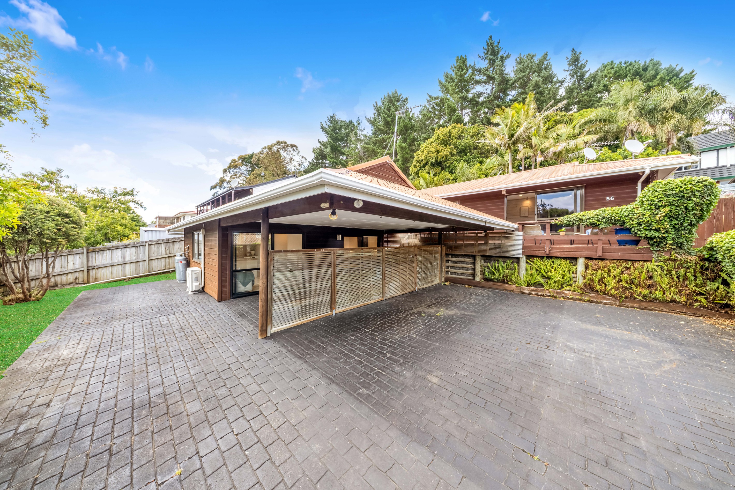 56 & 56A Glennandrew Drive, Half Moon Bay, Manukau City