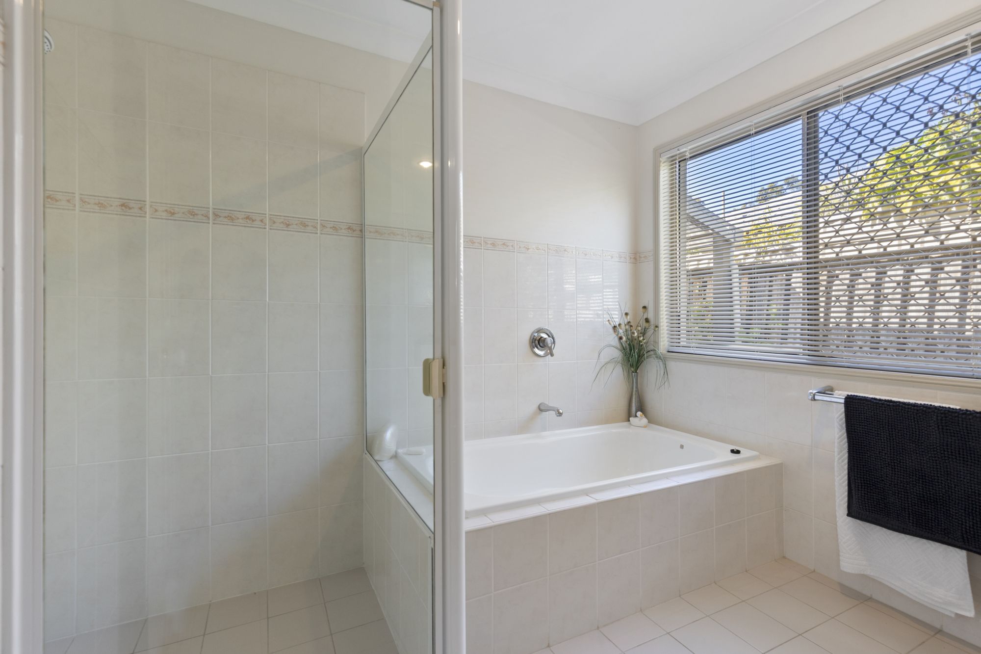 10 Mornington Terrace — photo 25 of 26