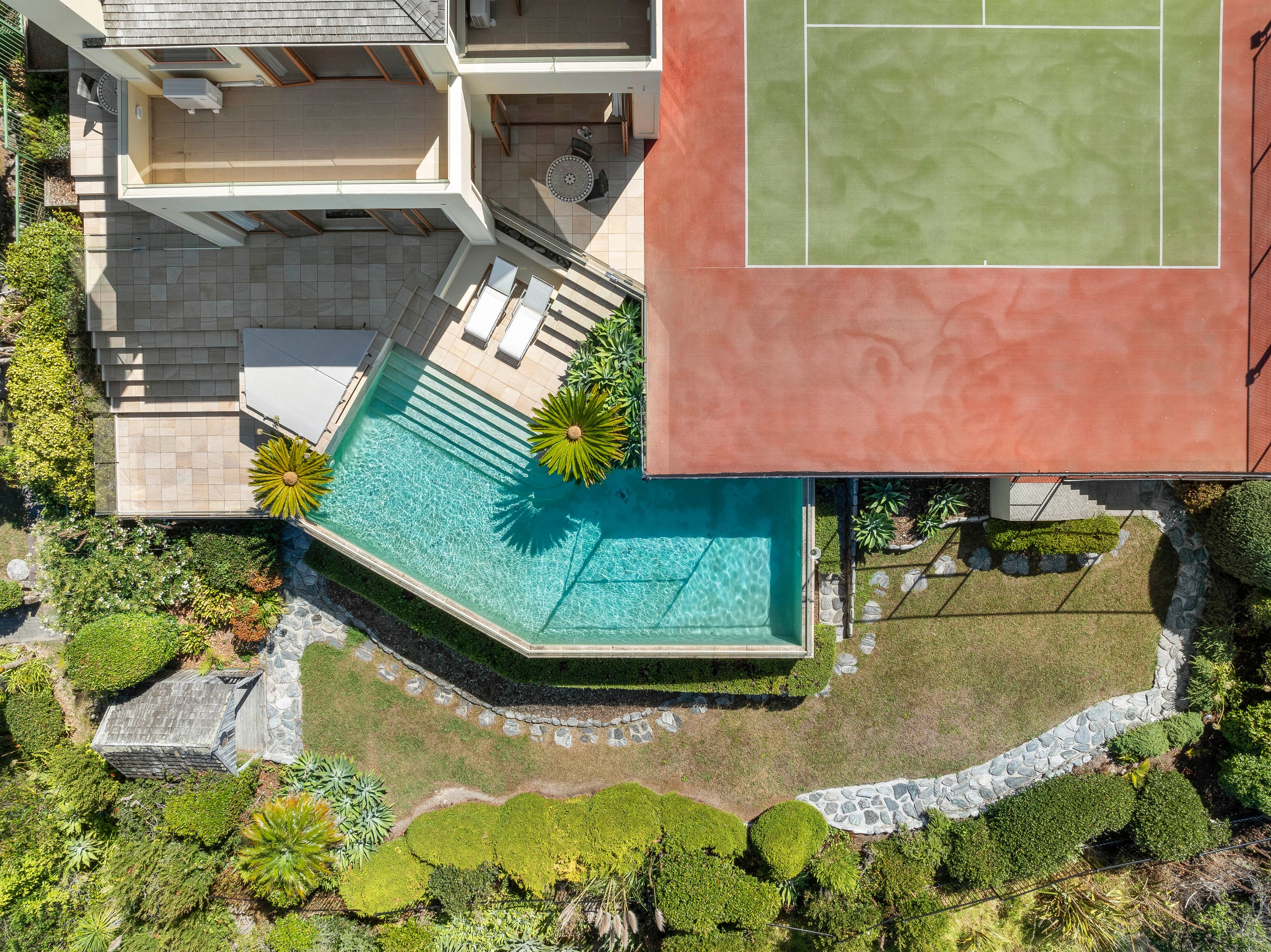 207 Beach Road, Campbells Bay, North Shore City