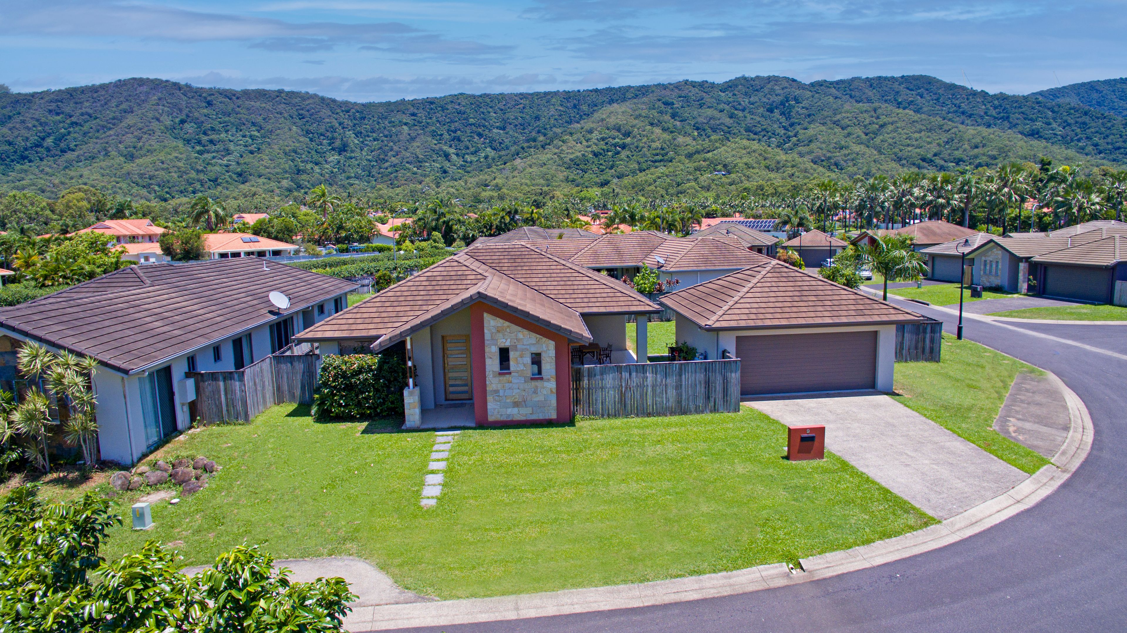 9 The Entrance, Kewarra Beach, QLD 4879