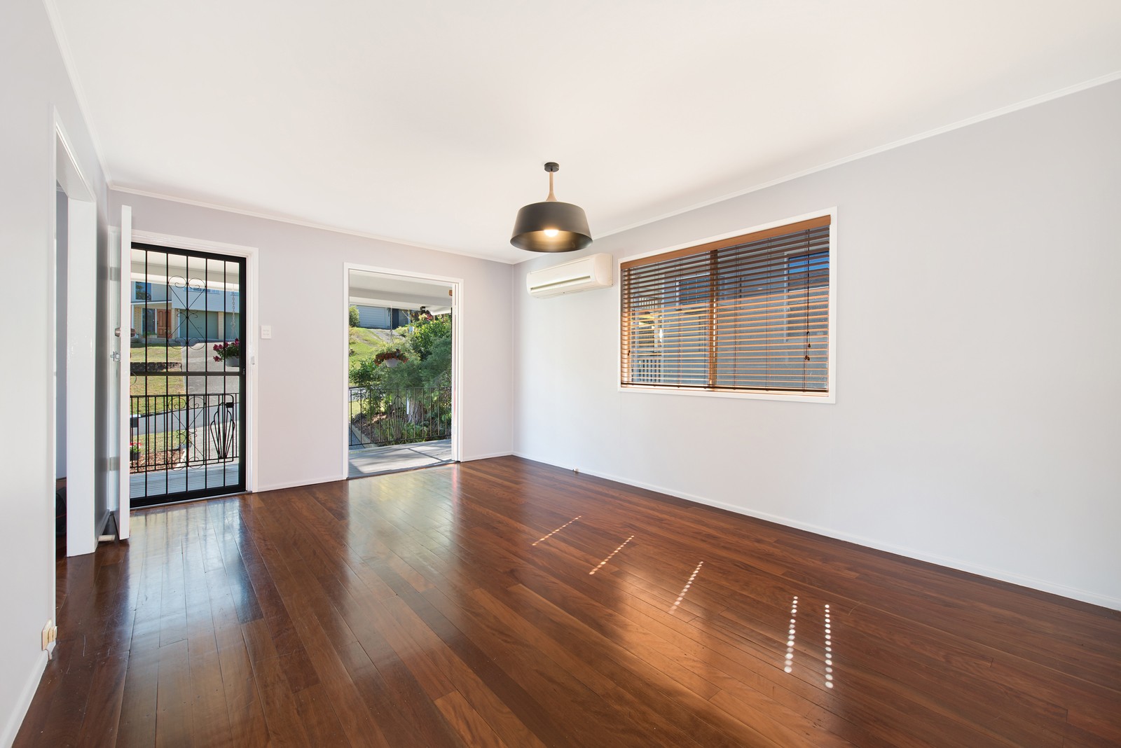 64 Dobbs Street, Holland Park West, QLD 4121