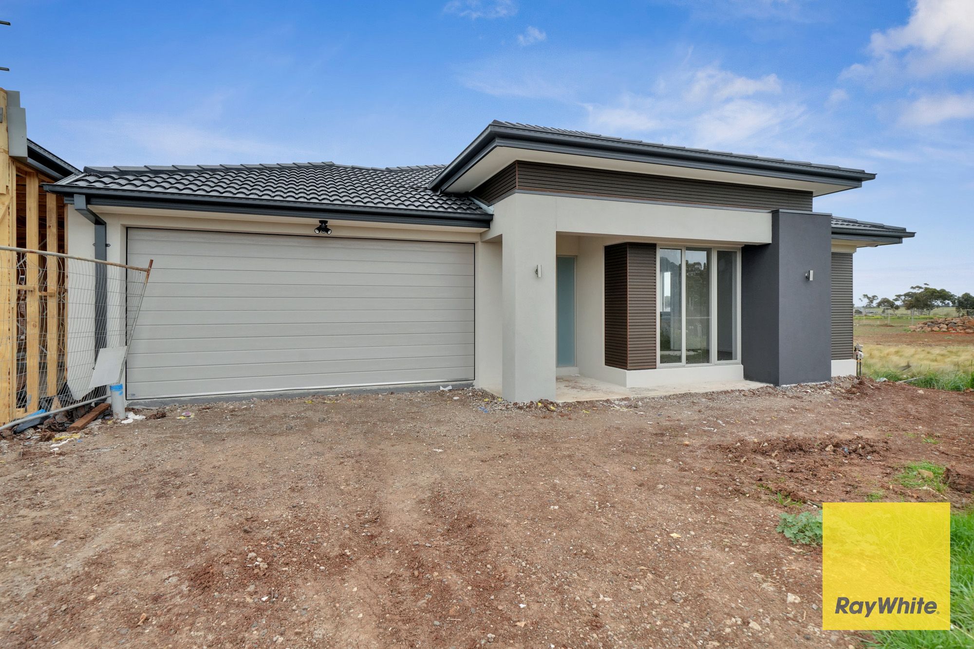 39 Delhi Grove, Rockbank, VIC 3335