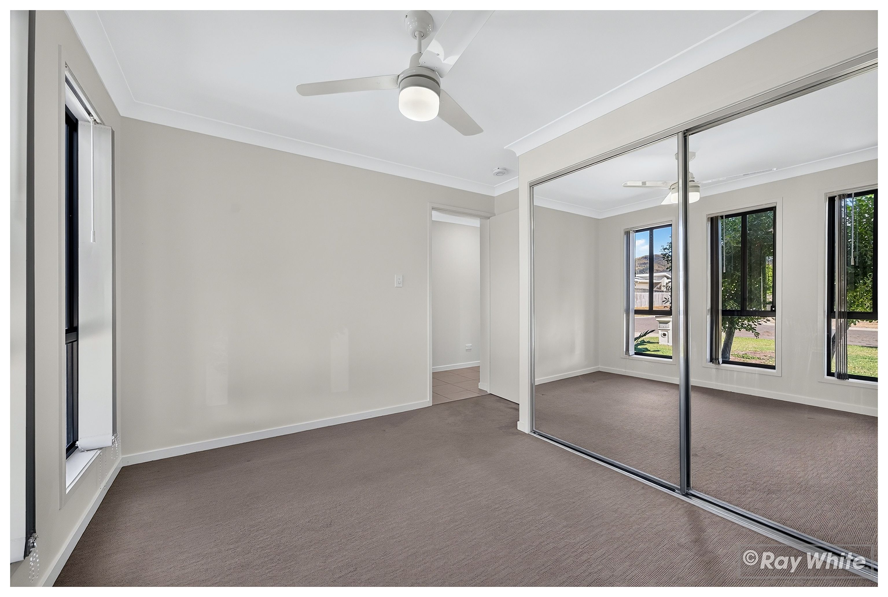 40 Varsity Crescent — photo 14 of 30