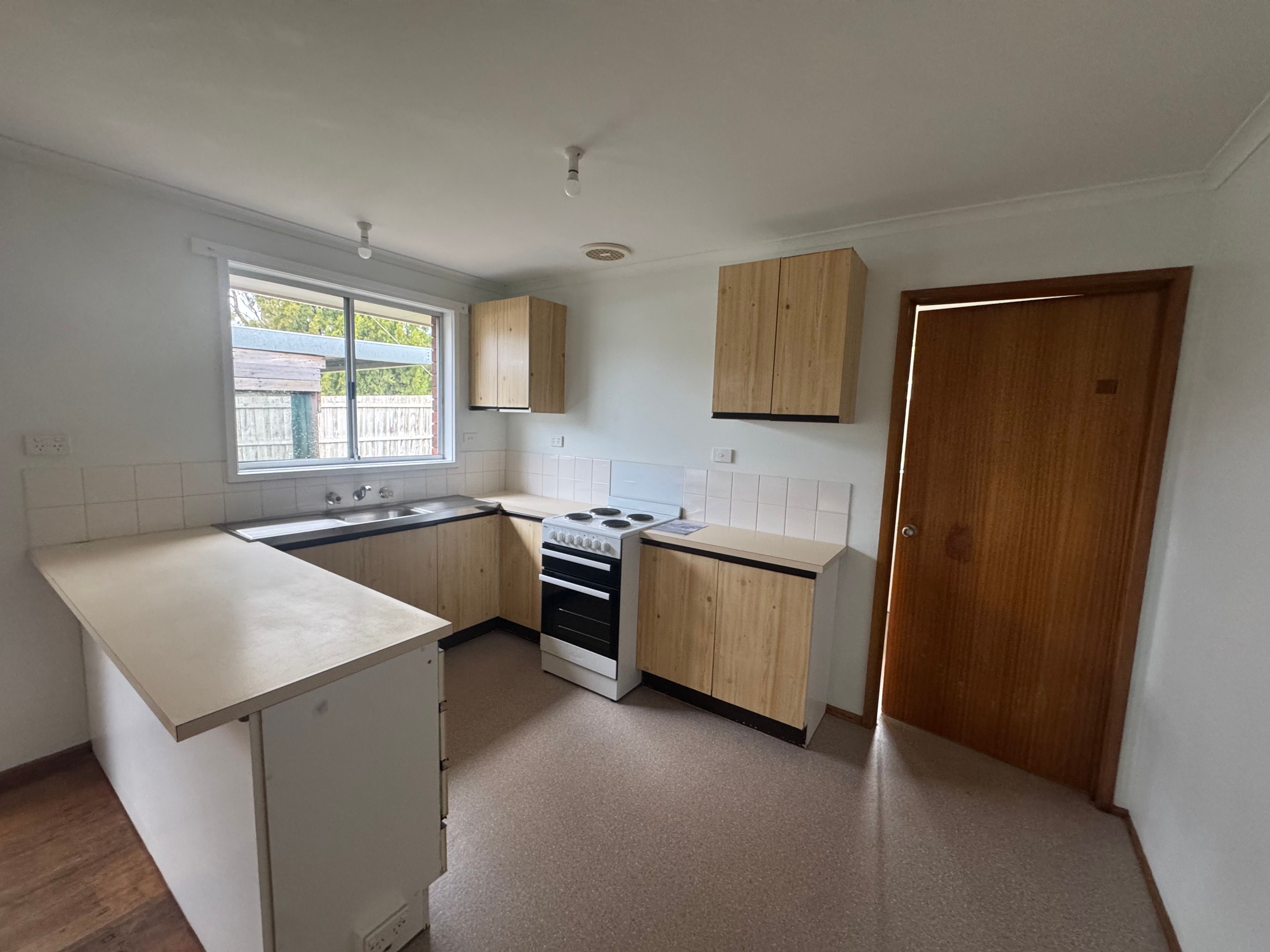 5 Hakea Grove — photo 3 of 8
