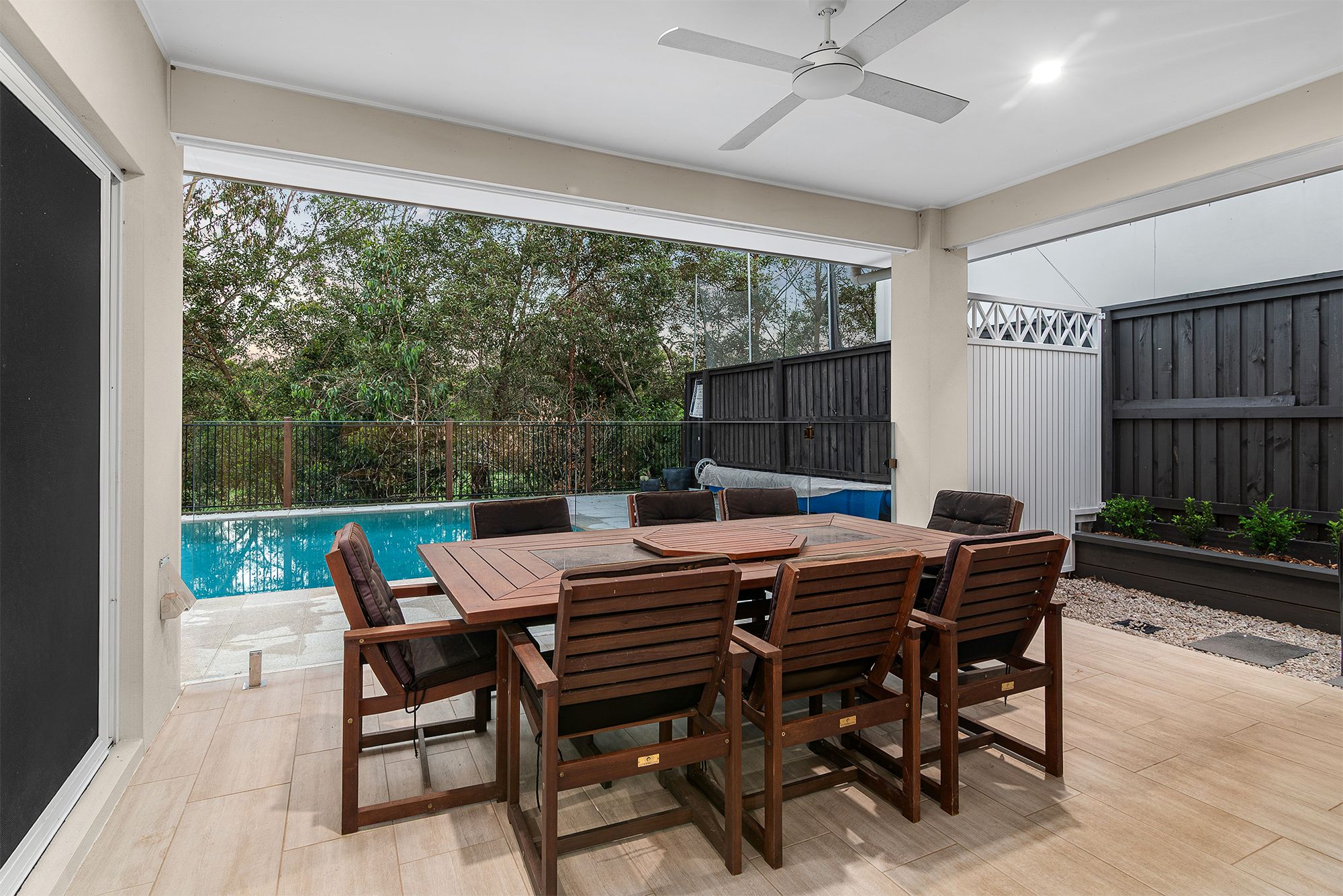 16 Woodward Crescent — photo 10 of 27