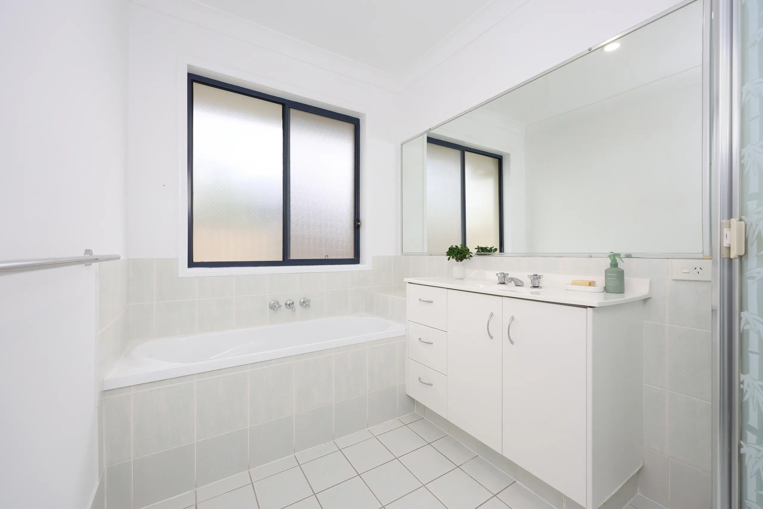 16 Fairbairn Court — photo 10 of 14