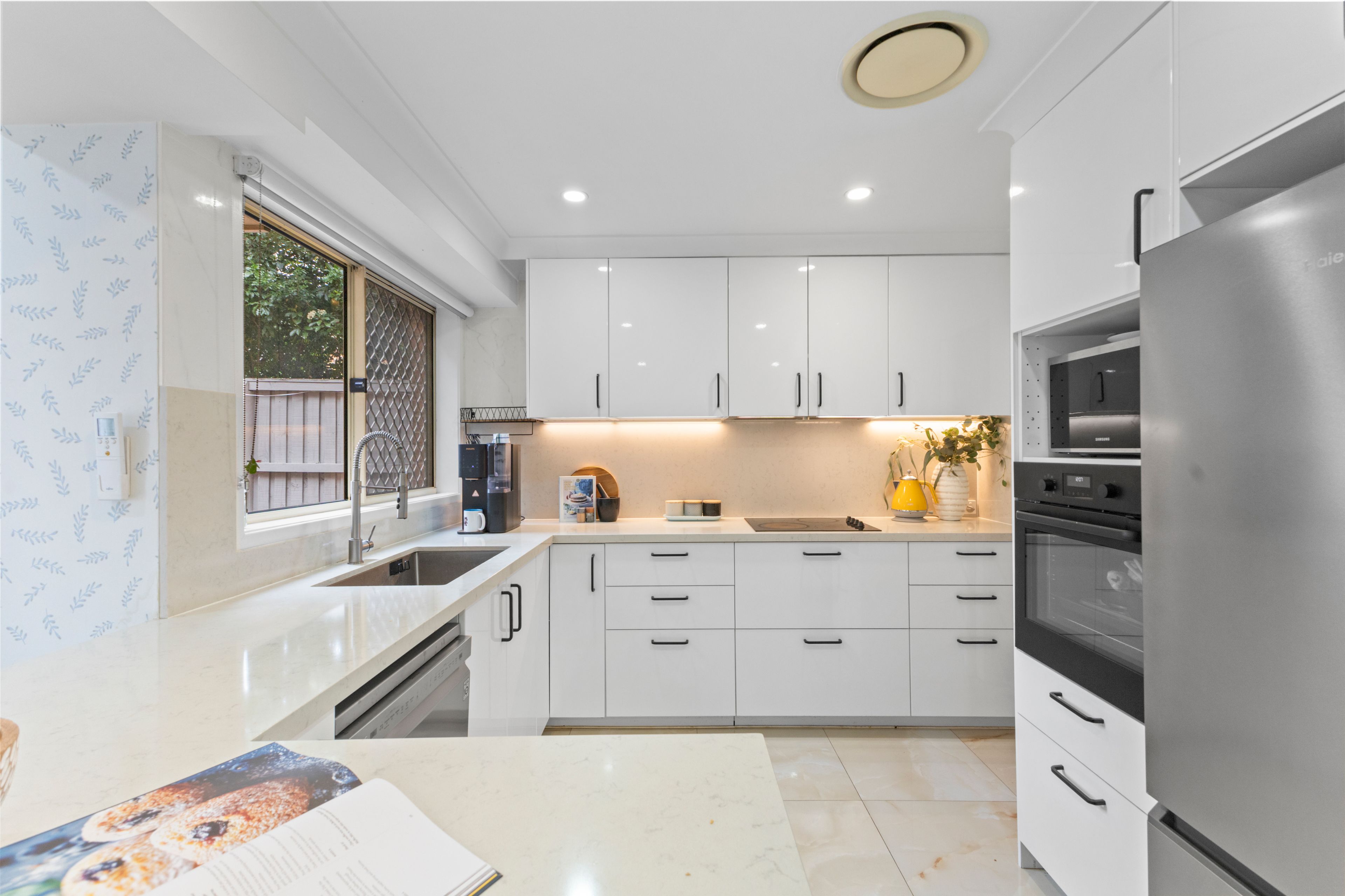 2/12A Merriwa Place — photo 3 of 12