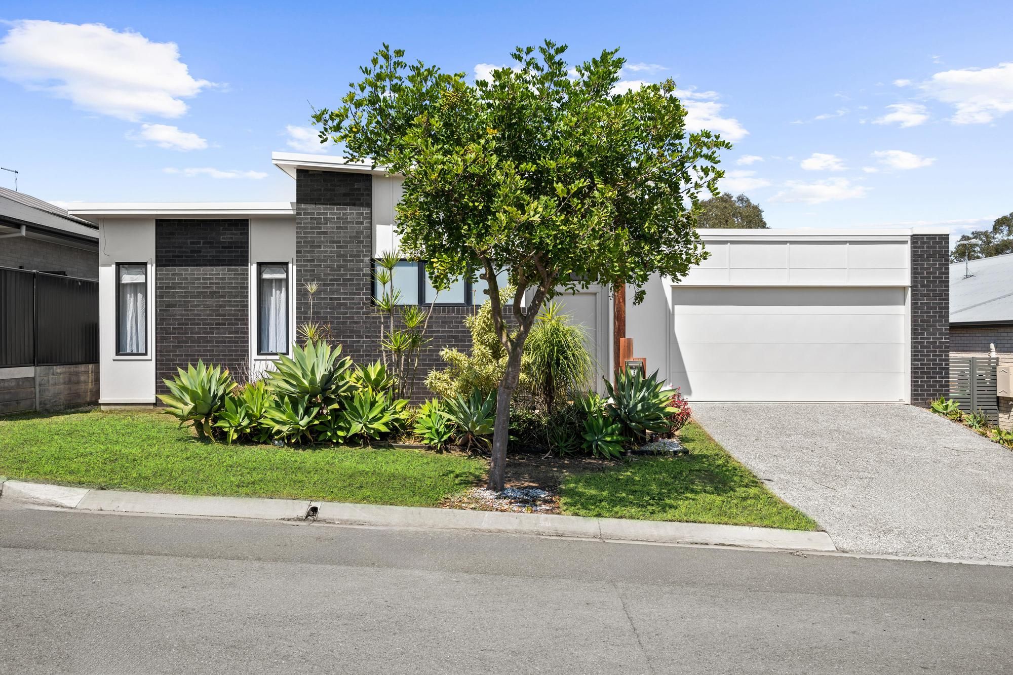 5 Limmen Crescent, South Ripley, QLD 4306