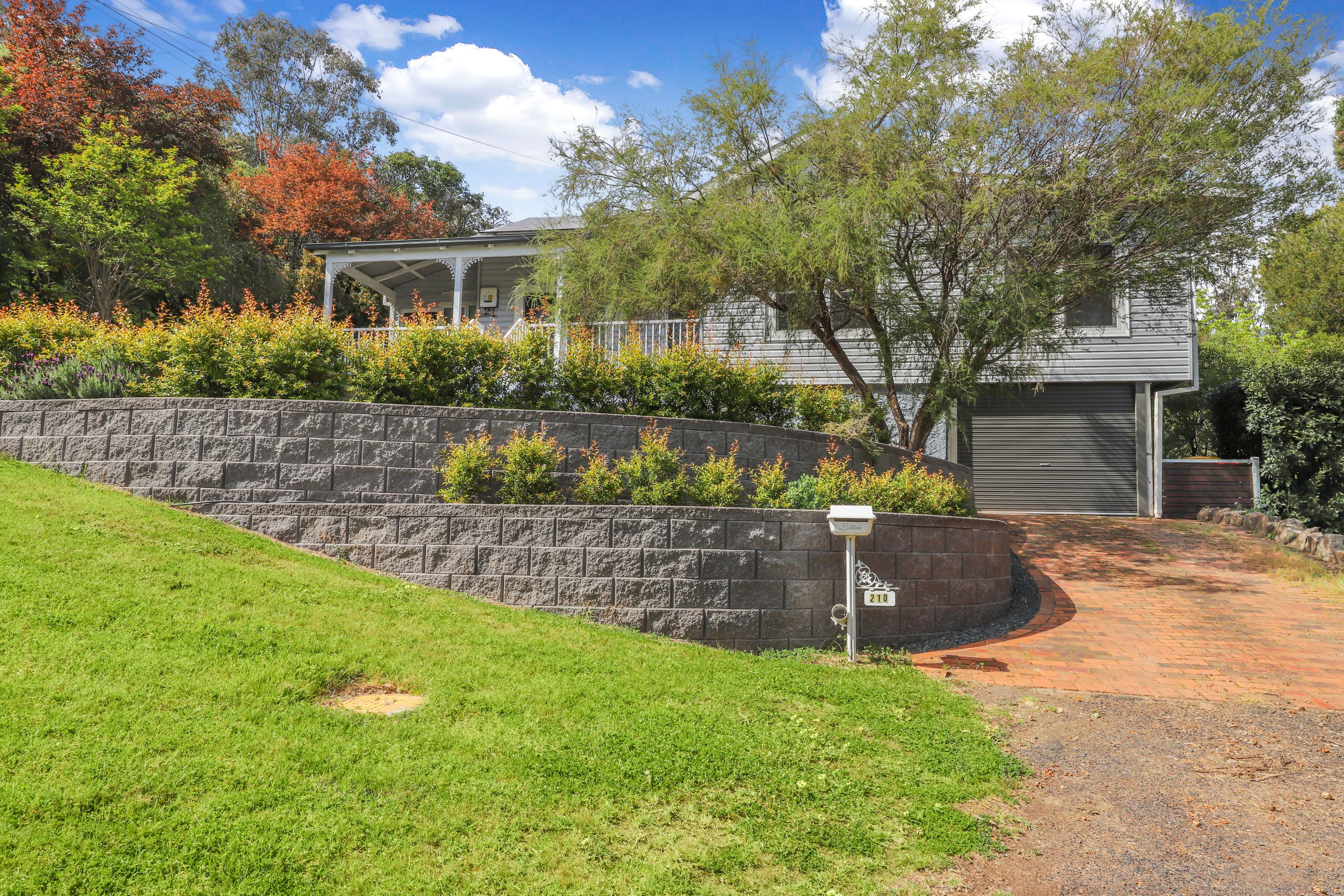 210 Wynyard Street, Tumut, NSW 2720