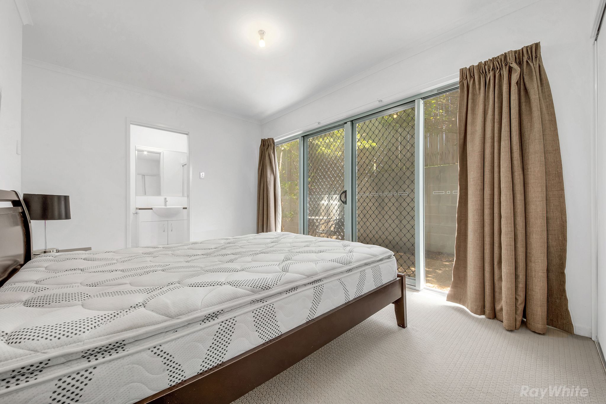 4/4 Rossella Street — photo 6 of 8