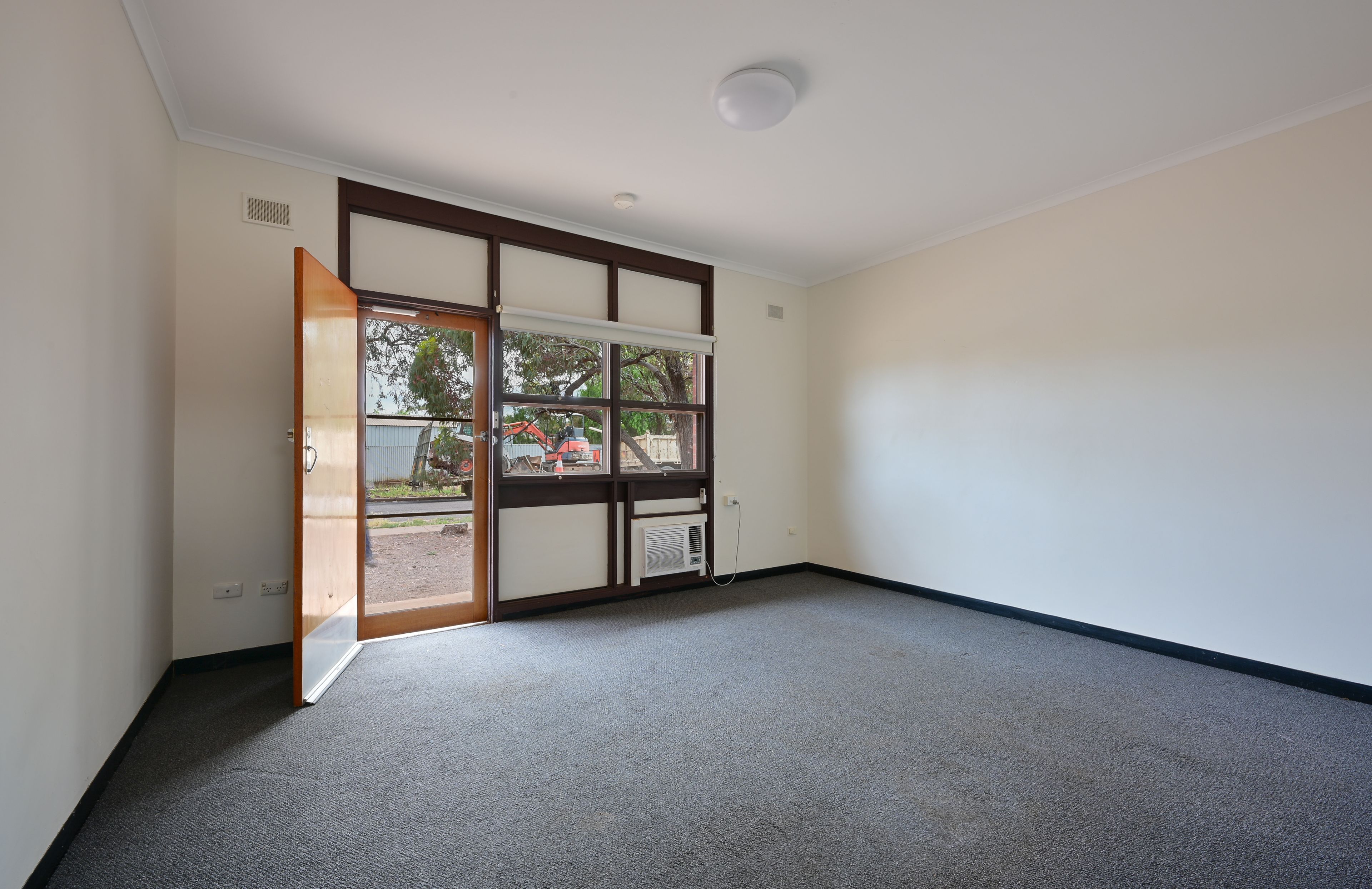8/7 Rozee Street — photo 2 of 8