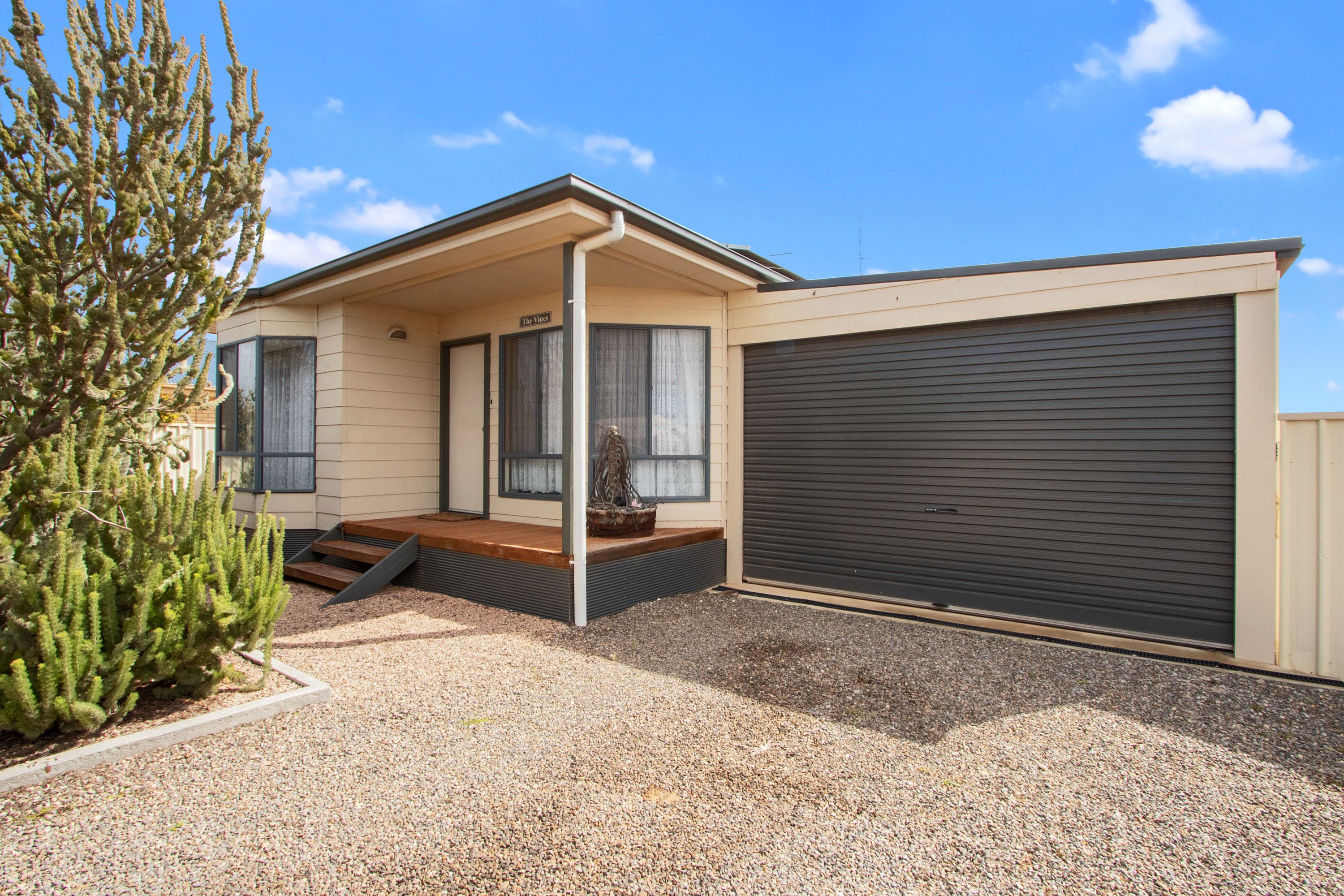 5 Brokenshire Terrace, Moonta Bay, SA 5558