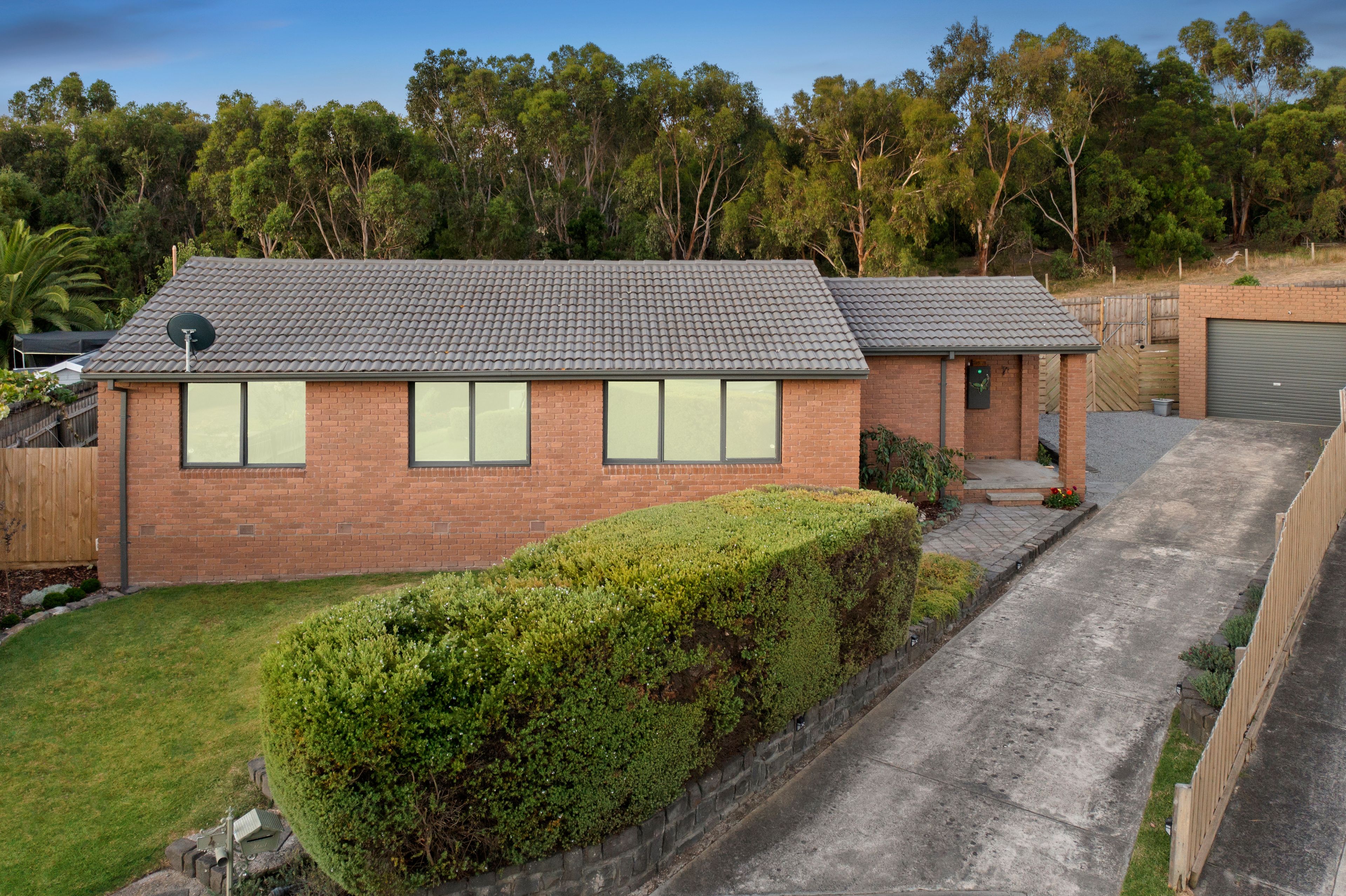 4 Salicina Court, Endeavour Hills VIC 3802