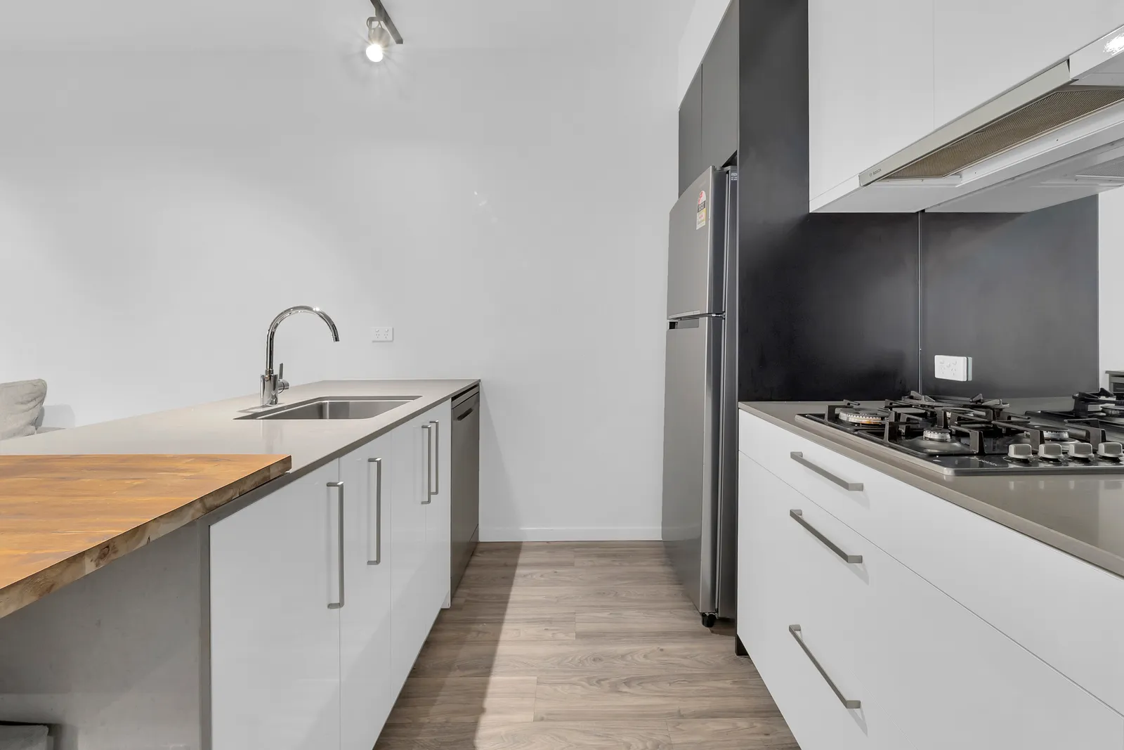 1006/9 Edmondstone Street, South Brisbane