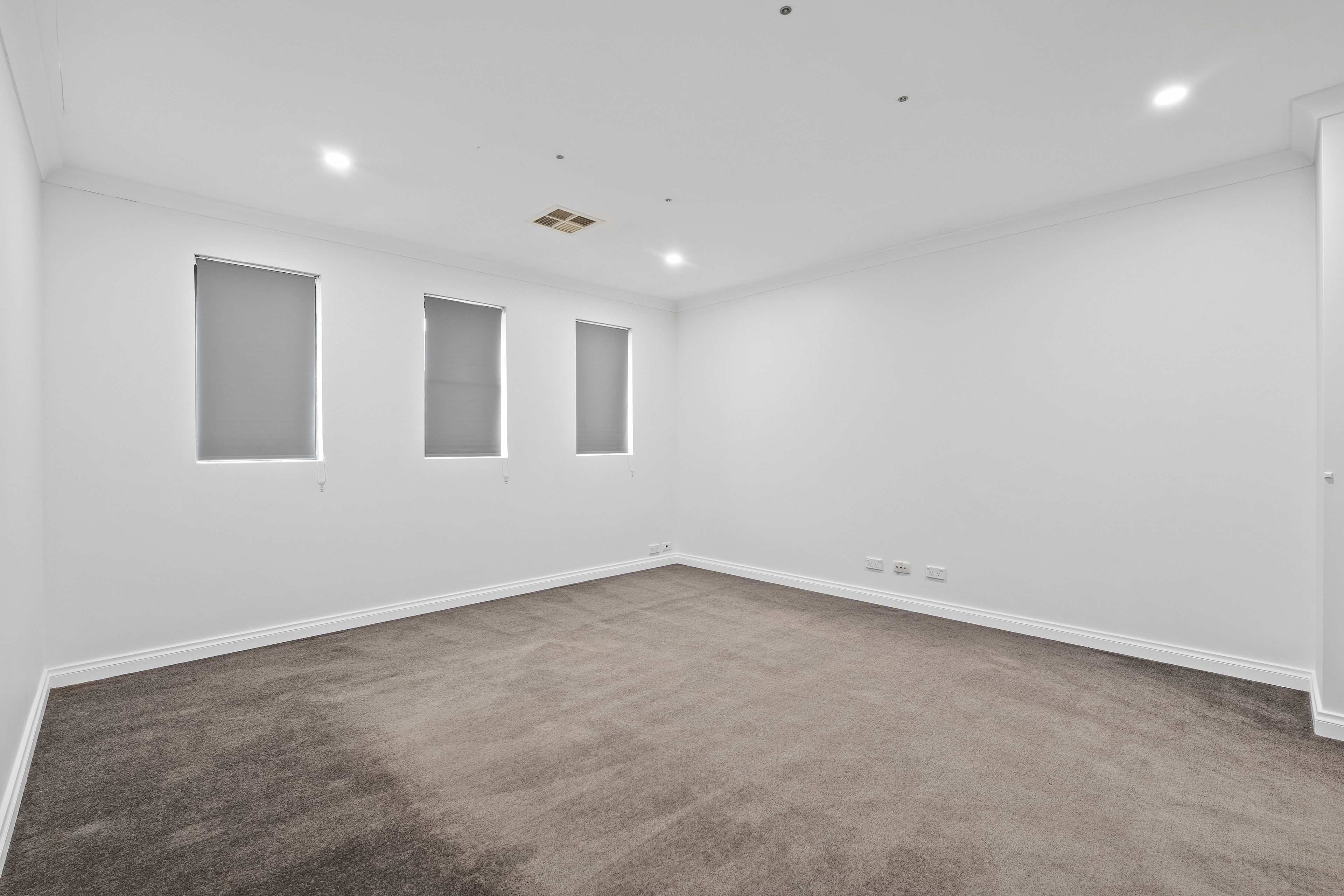 33 Liesham Crescent — photo 14 of 30