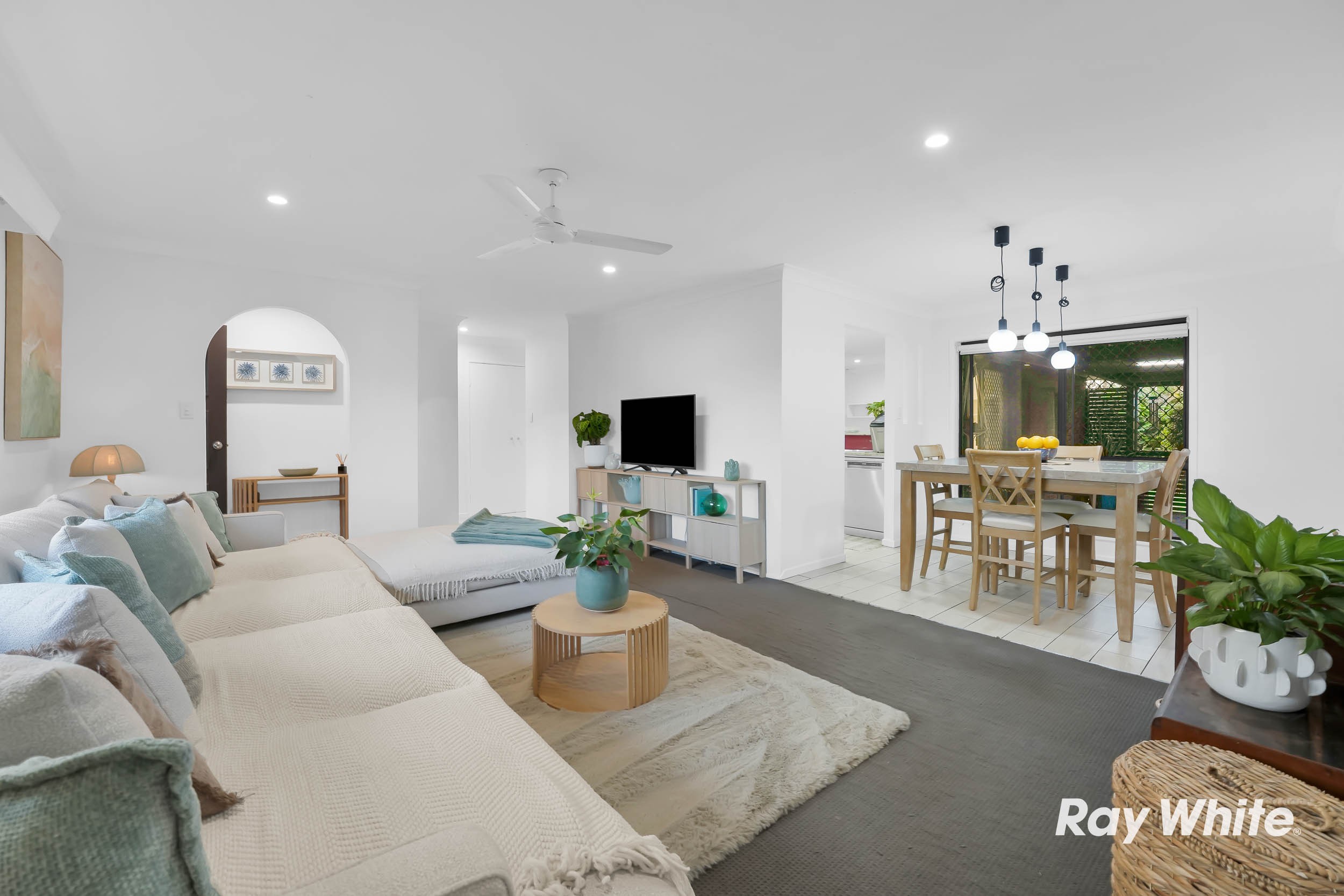 15 Carlos Street, Hillcrest, QLD 4118