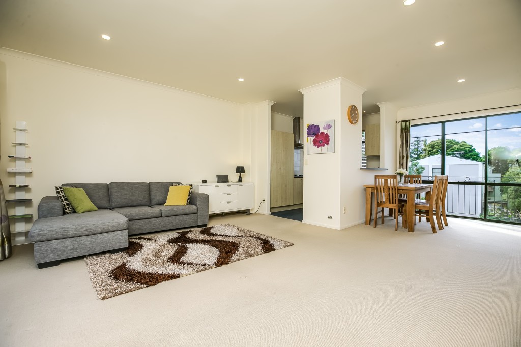 19/69 Target Road, Totara Vale, Auckland