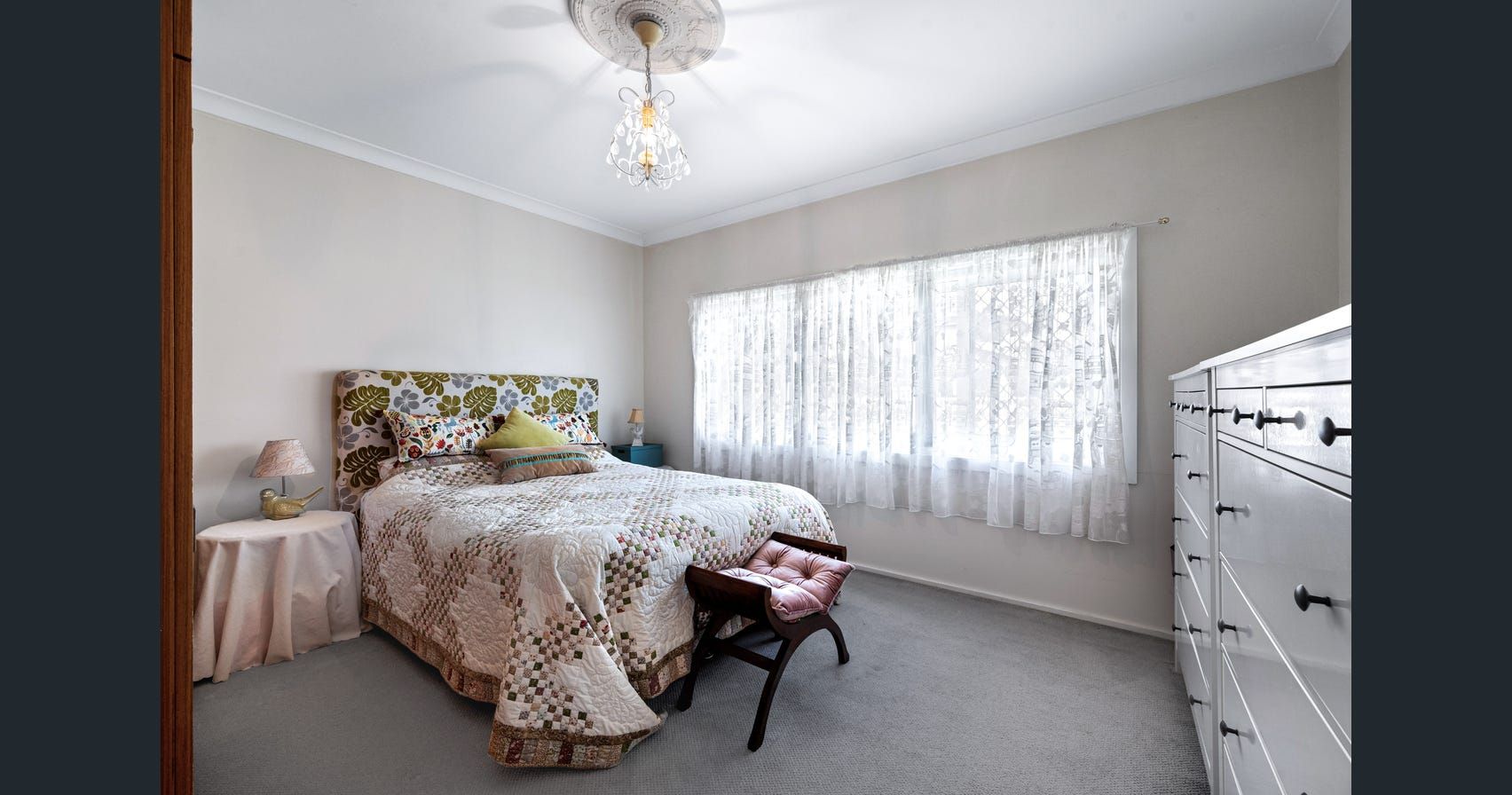 4 Alexander Crescent — photo 4 of 12