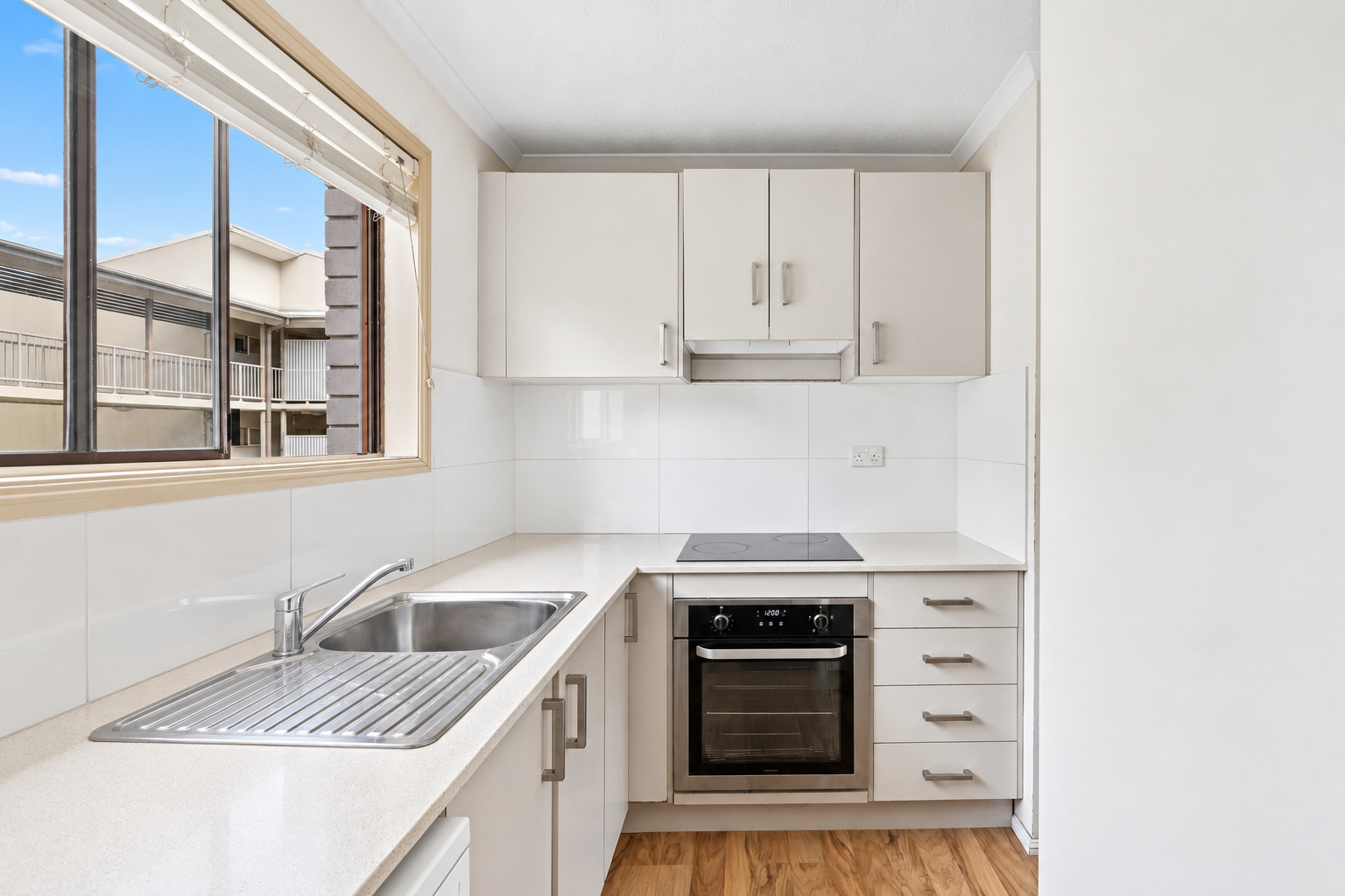 7/3 Ahern Street — photo 2 of 13