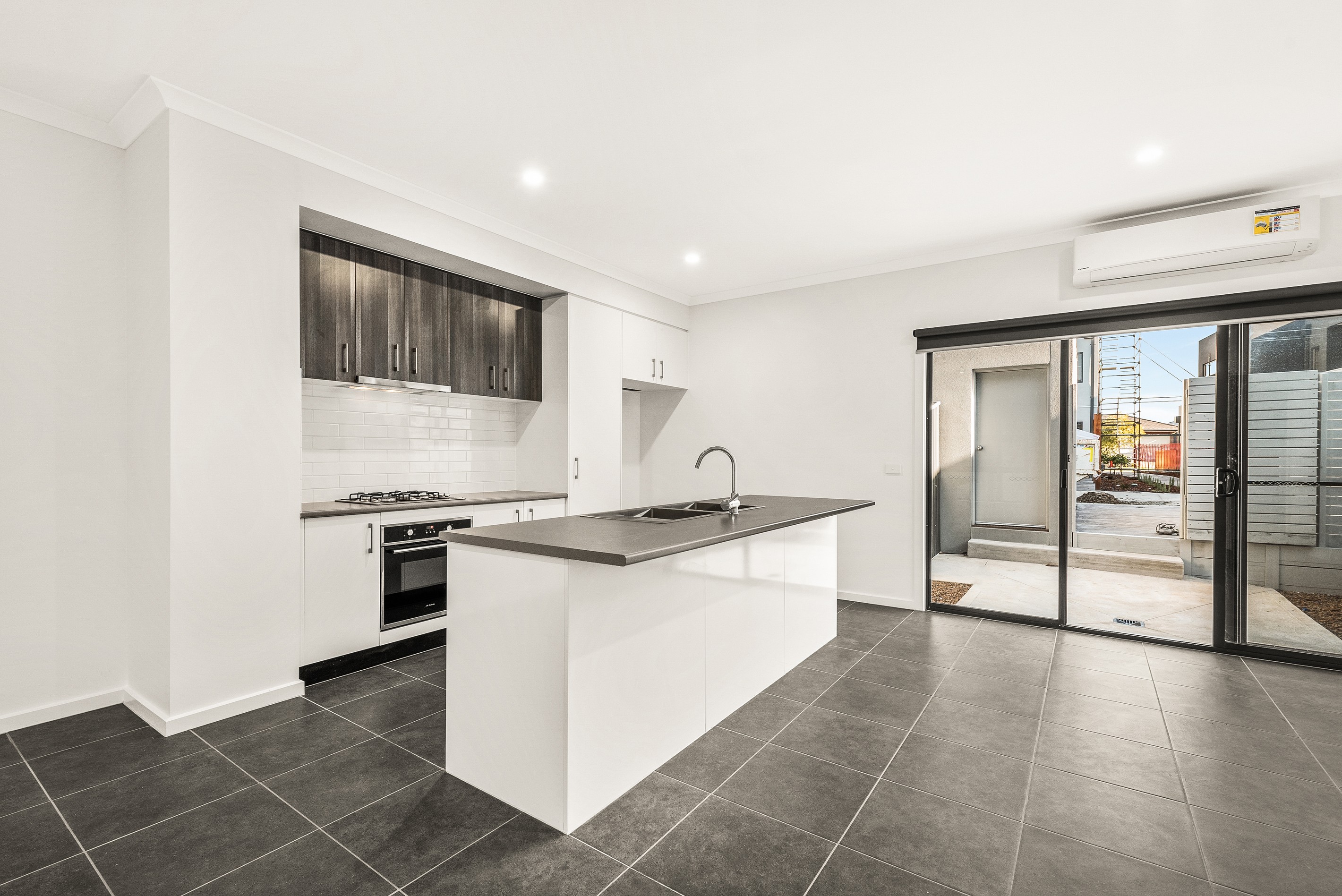 2 Roller Walk, Pakenham, VIC 3810