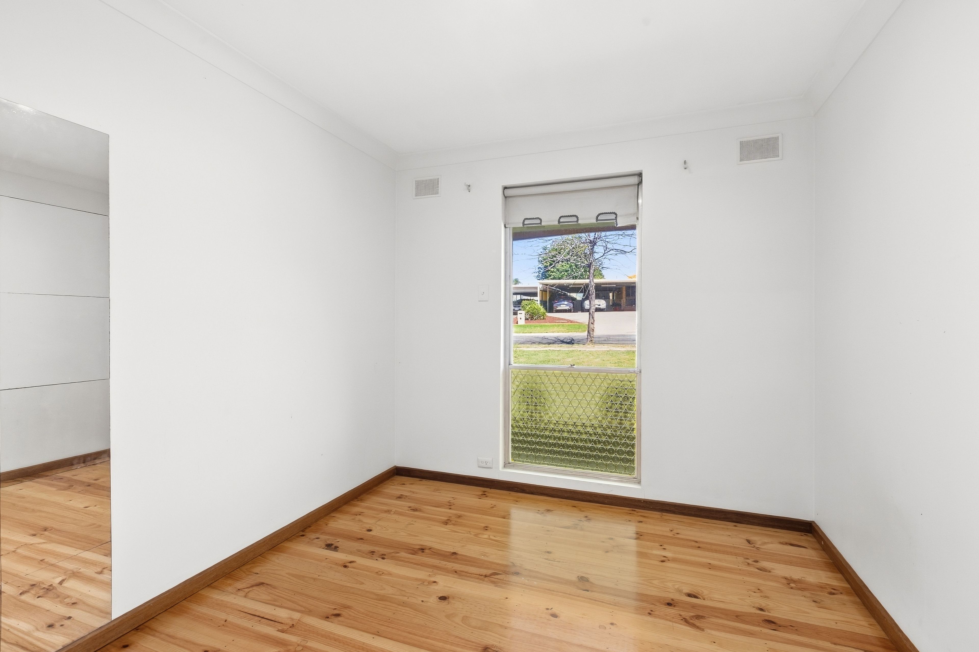 8 Plews Avenue — photo 10 of 16