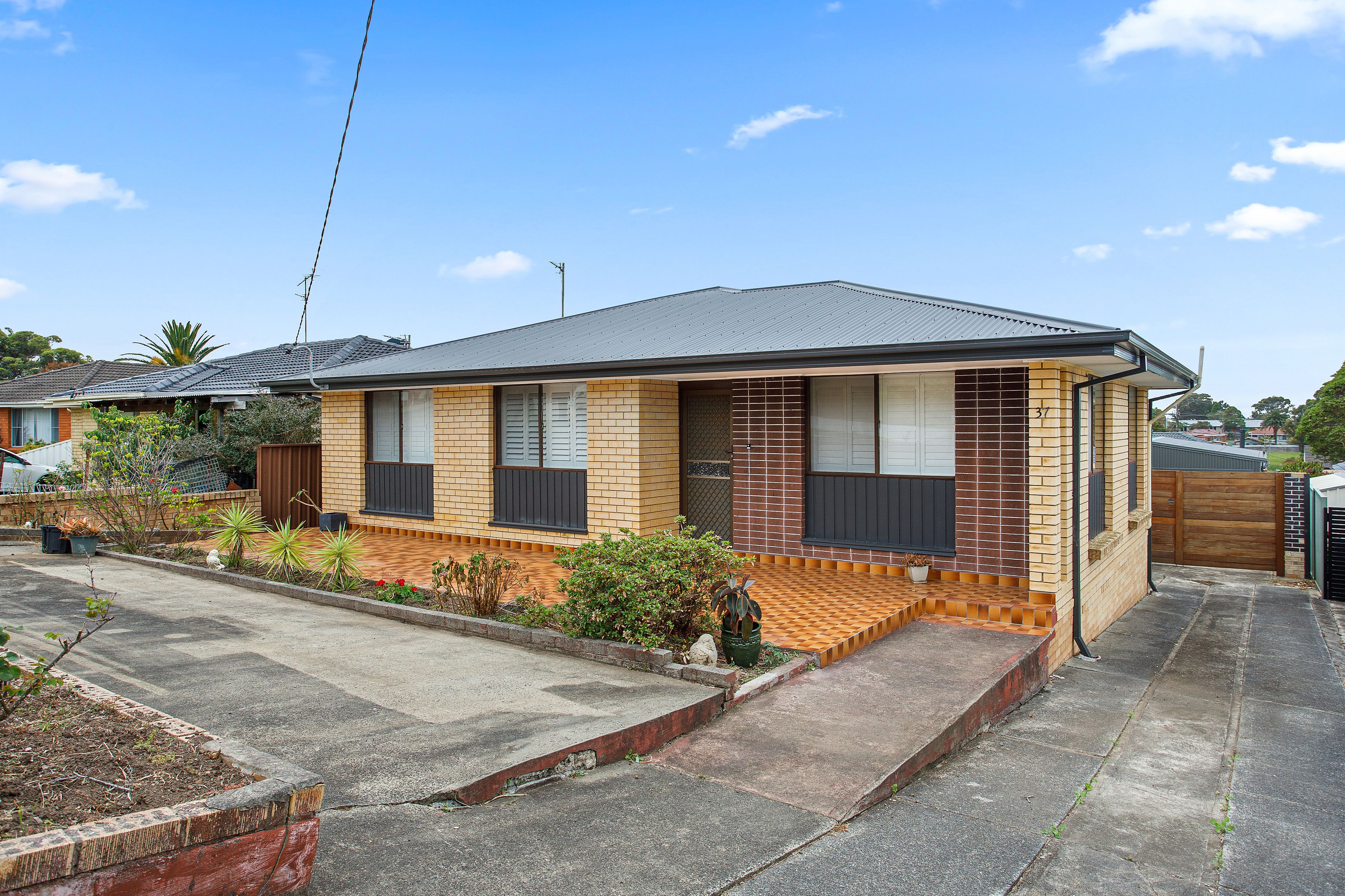 37 Phillip Crescent, Barrack Heights NSW 2528