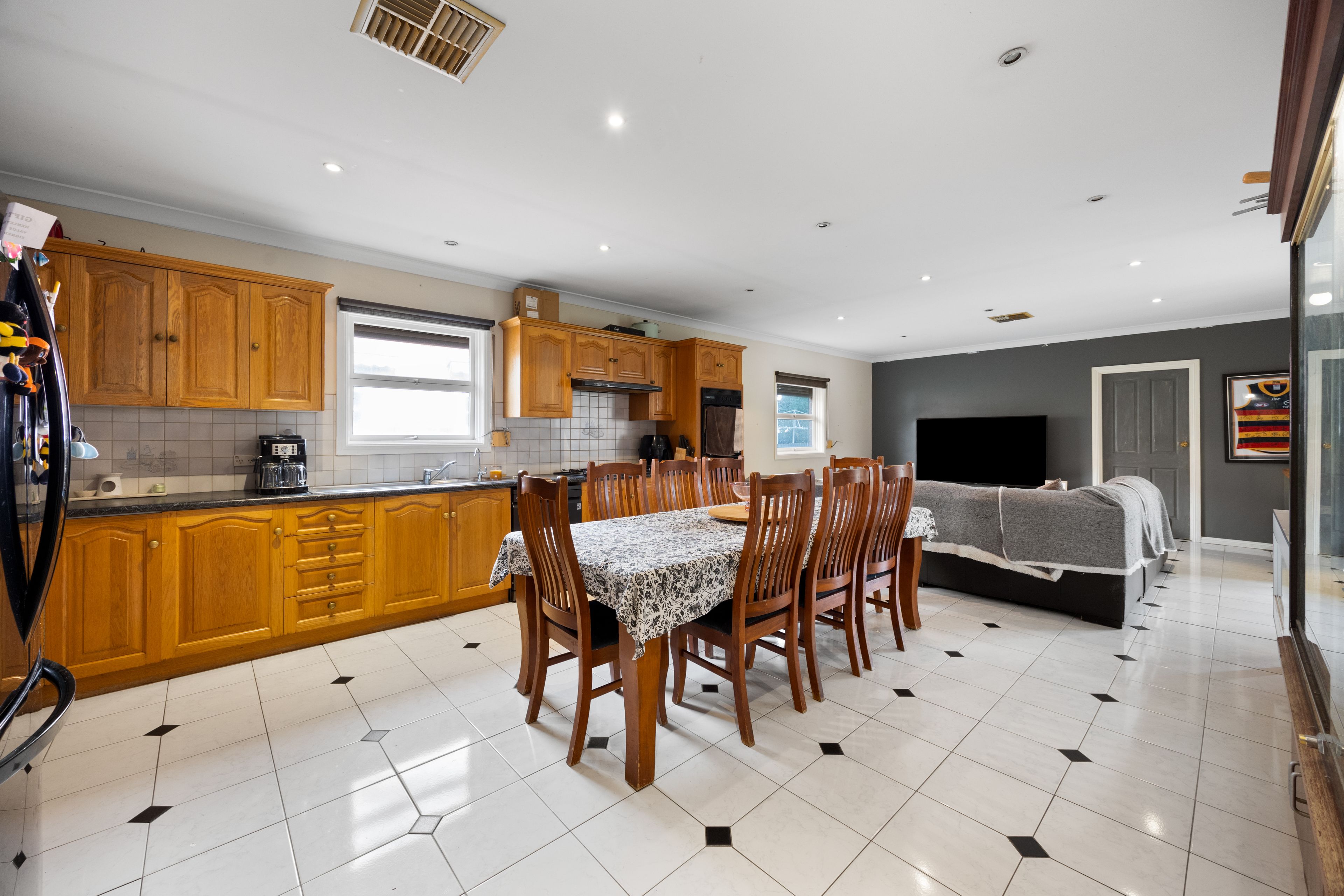 35 Mitton Avenue — photo 4 of 19