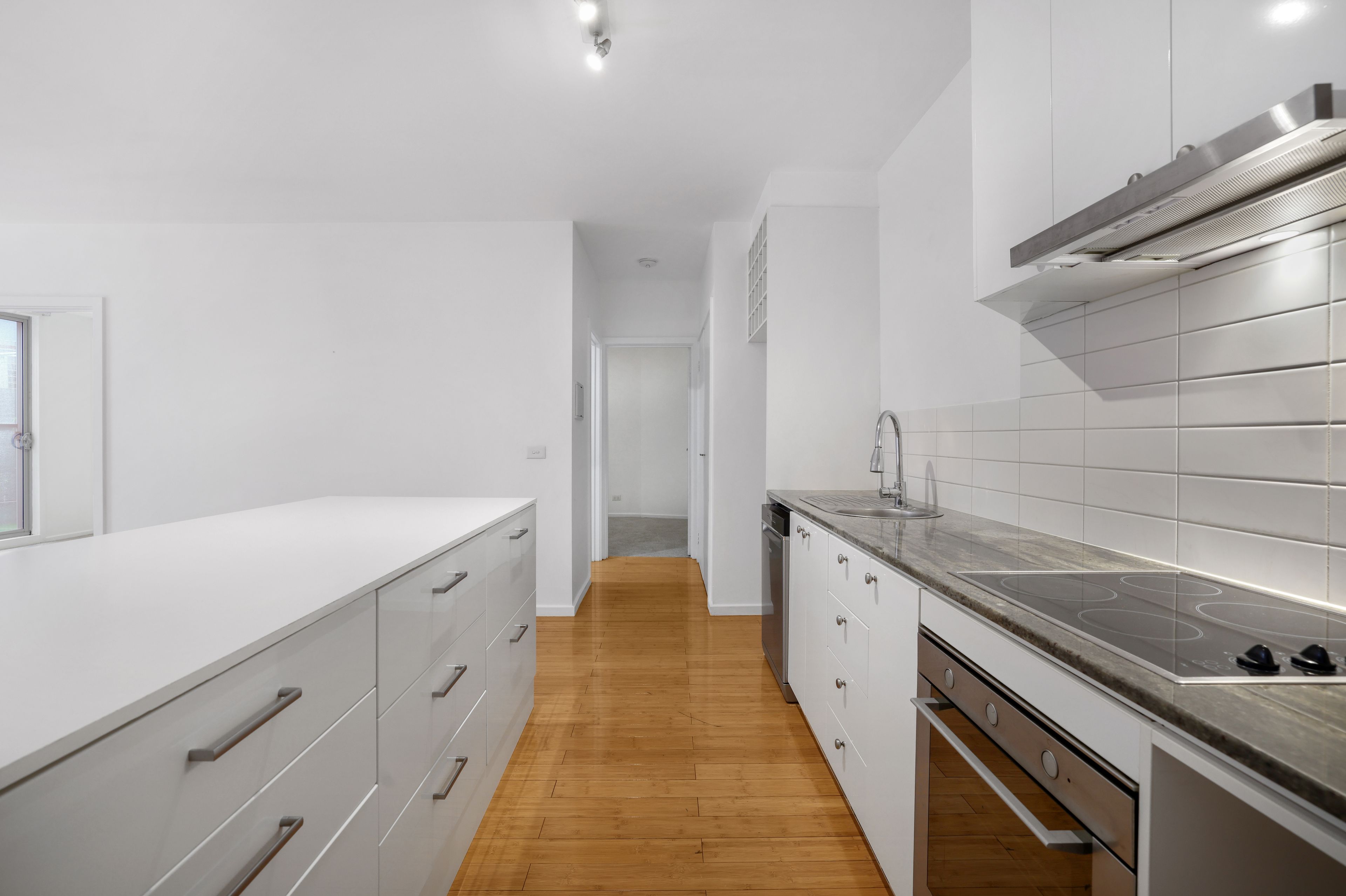 13/334-339 Station Street — photo 4 of 14