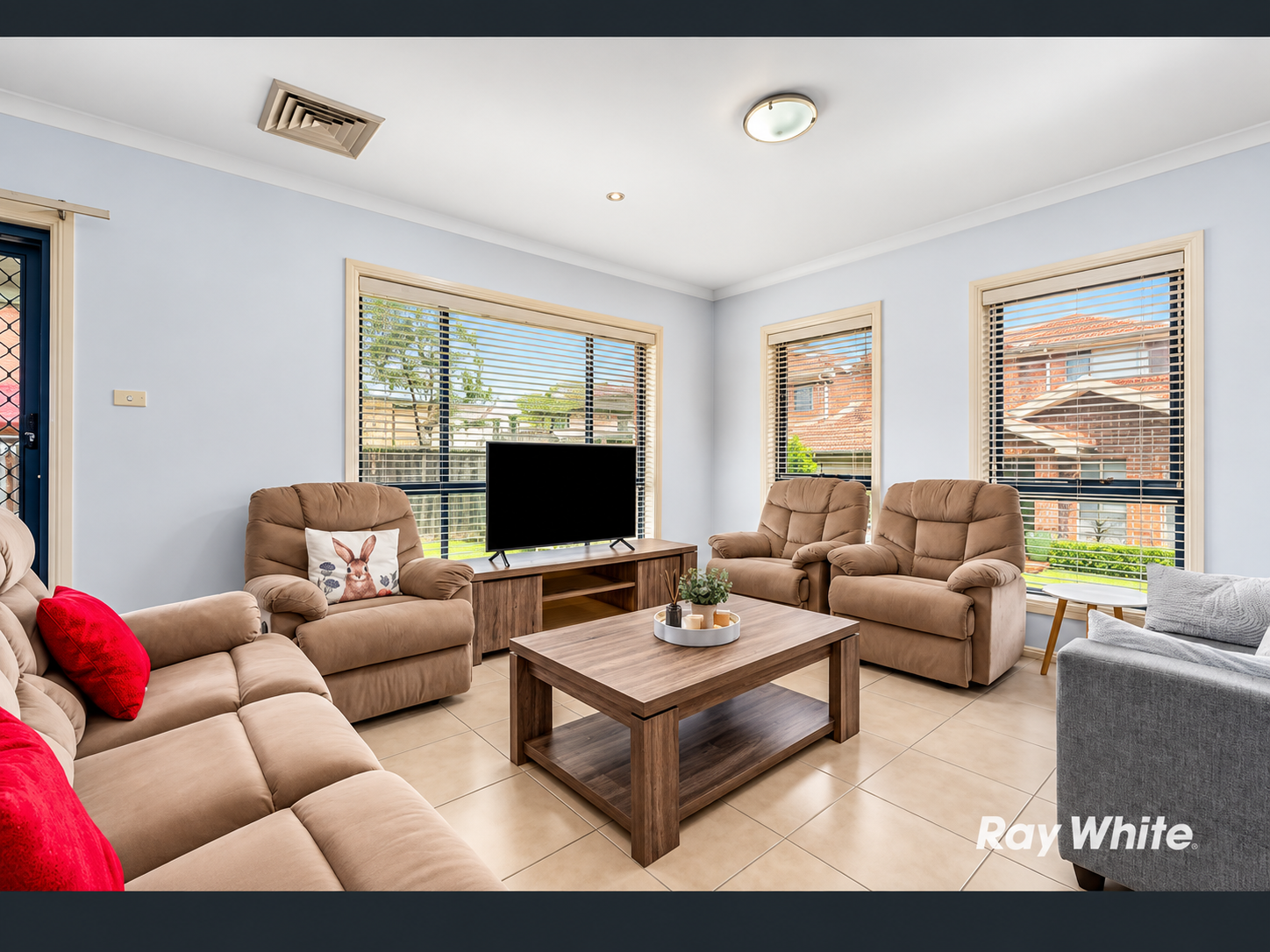 9/130 Aliberti Drive — photo 4 of 7