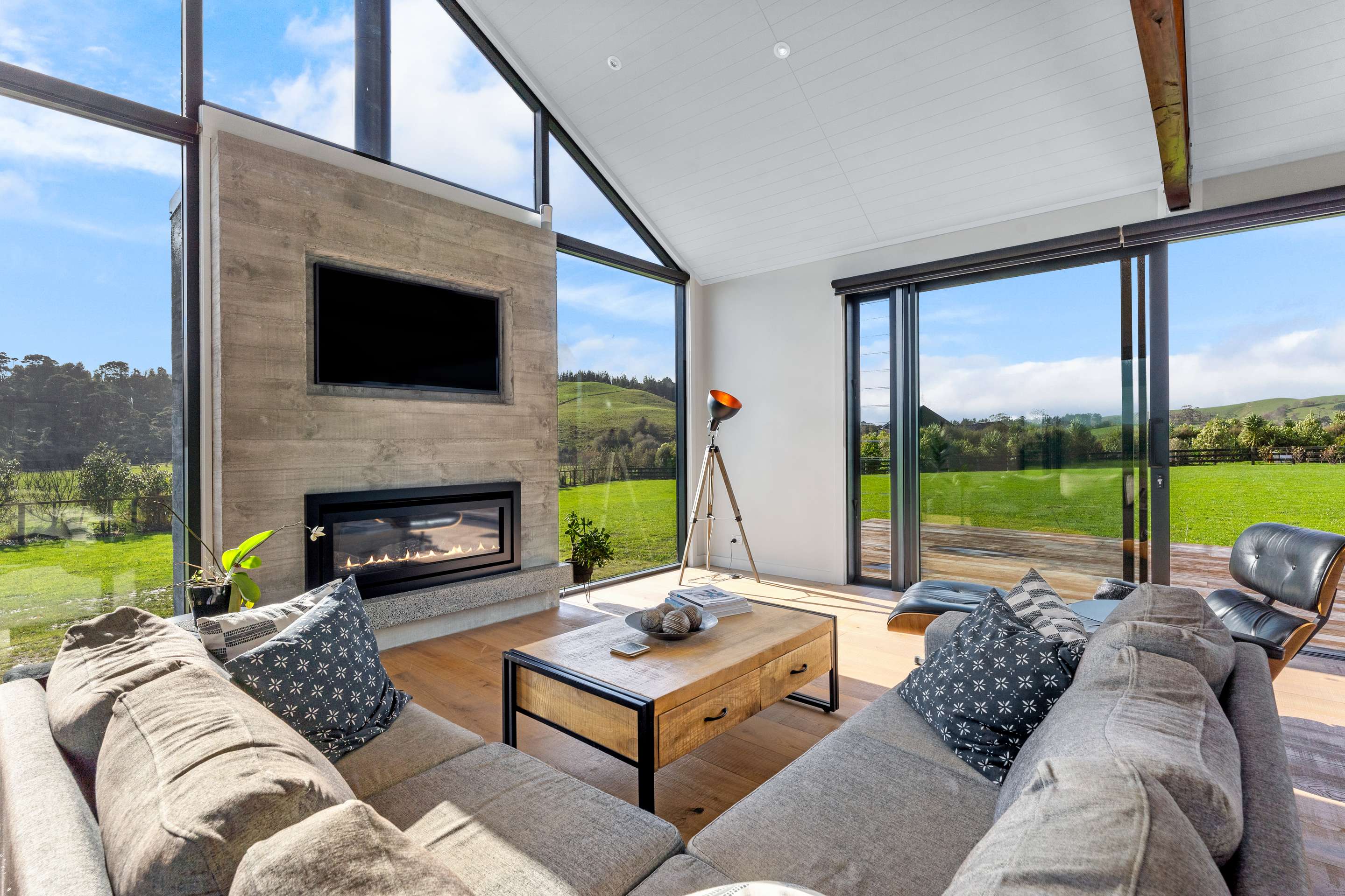 4 Rossbern Lane, Clevedon, Manukau City Real Estate Ray White New