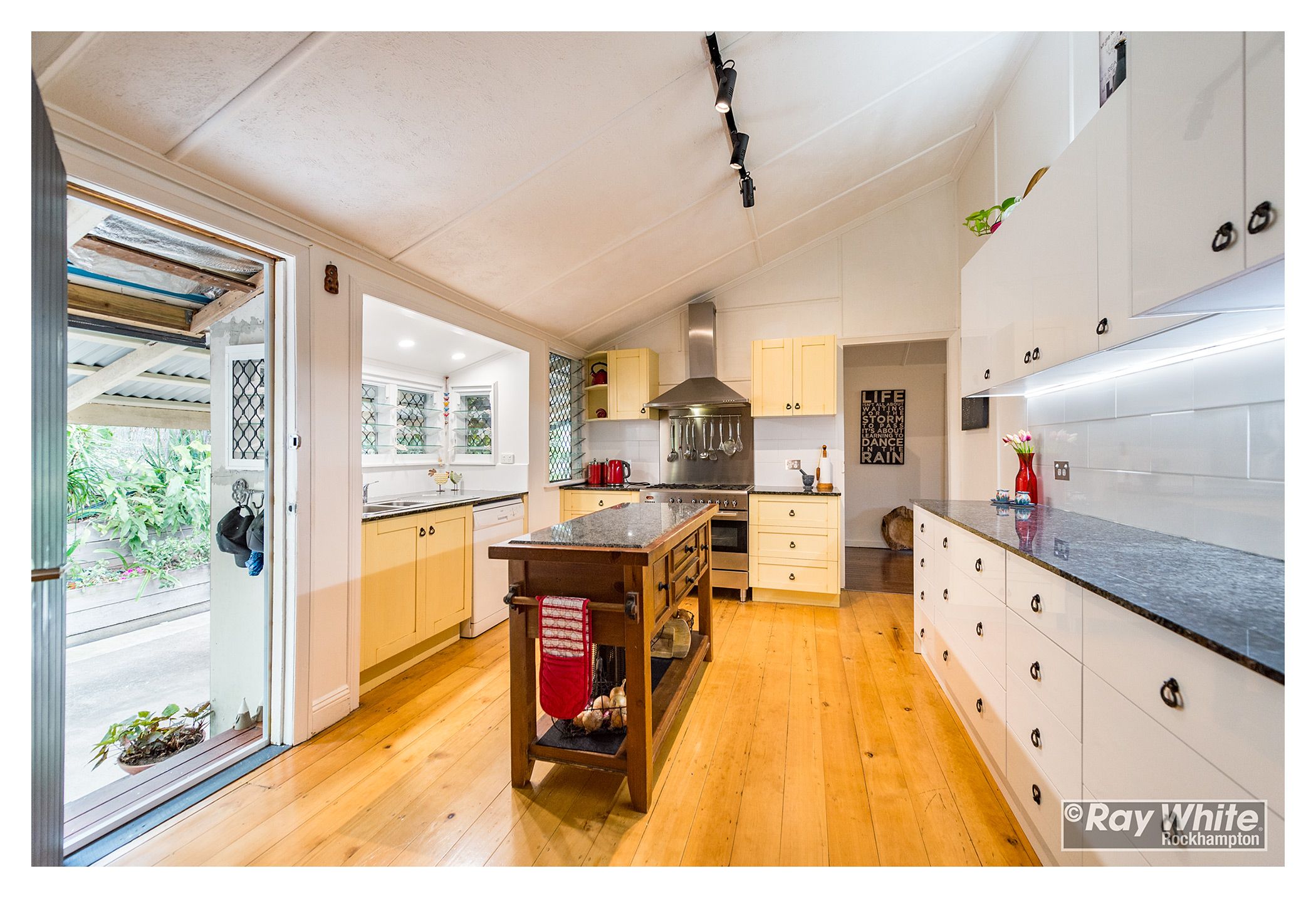 282 Denham Street, Extended, The Range QLD 4700