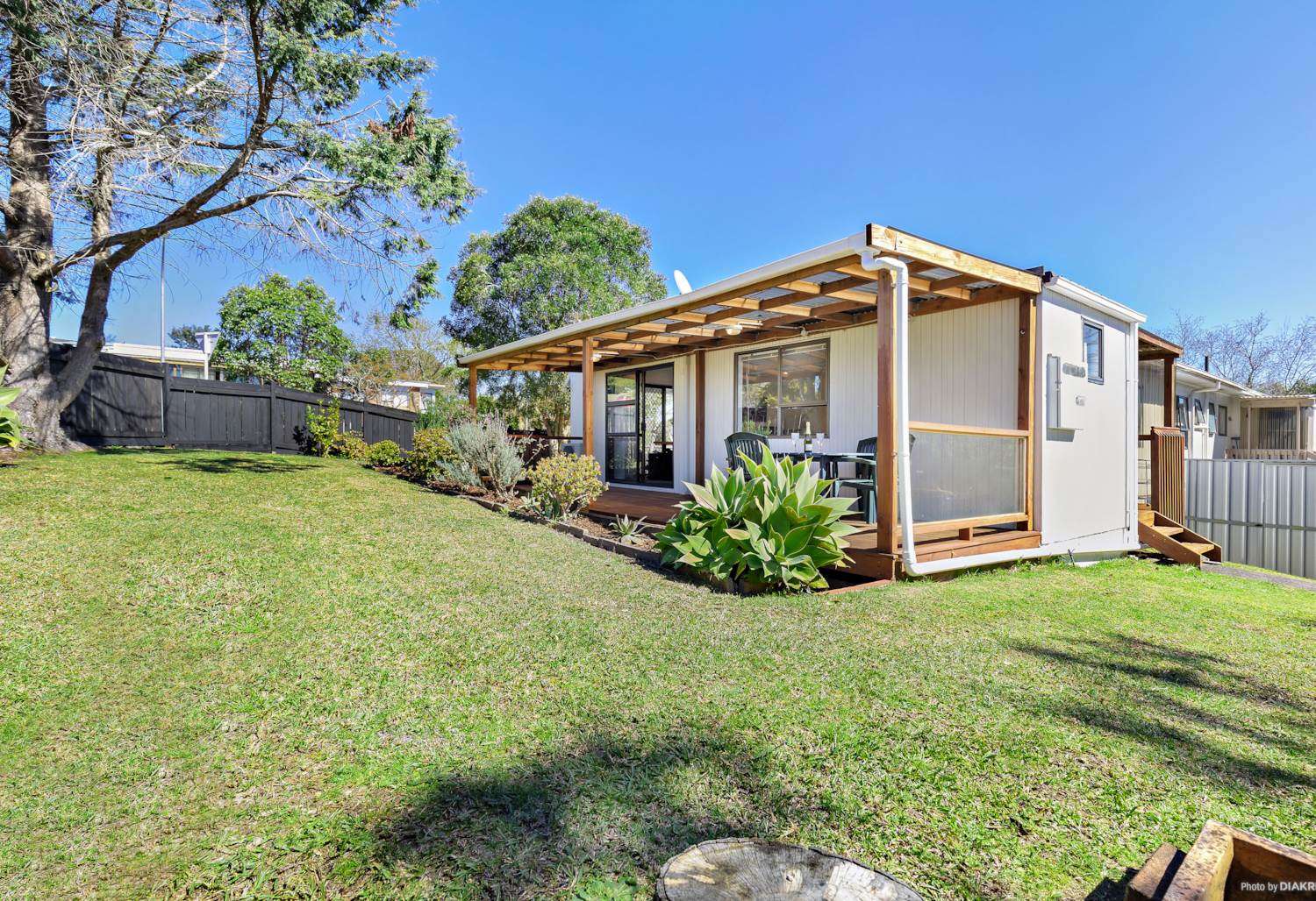 2/1 Simon Ellice Drive photo 5