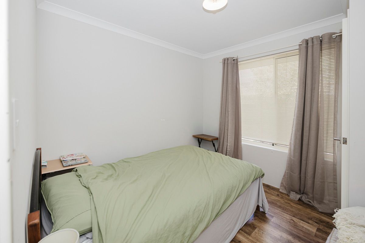 55 Mebbin Grove — photo 10 of 16