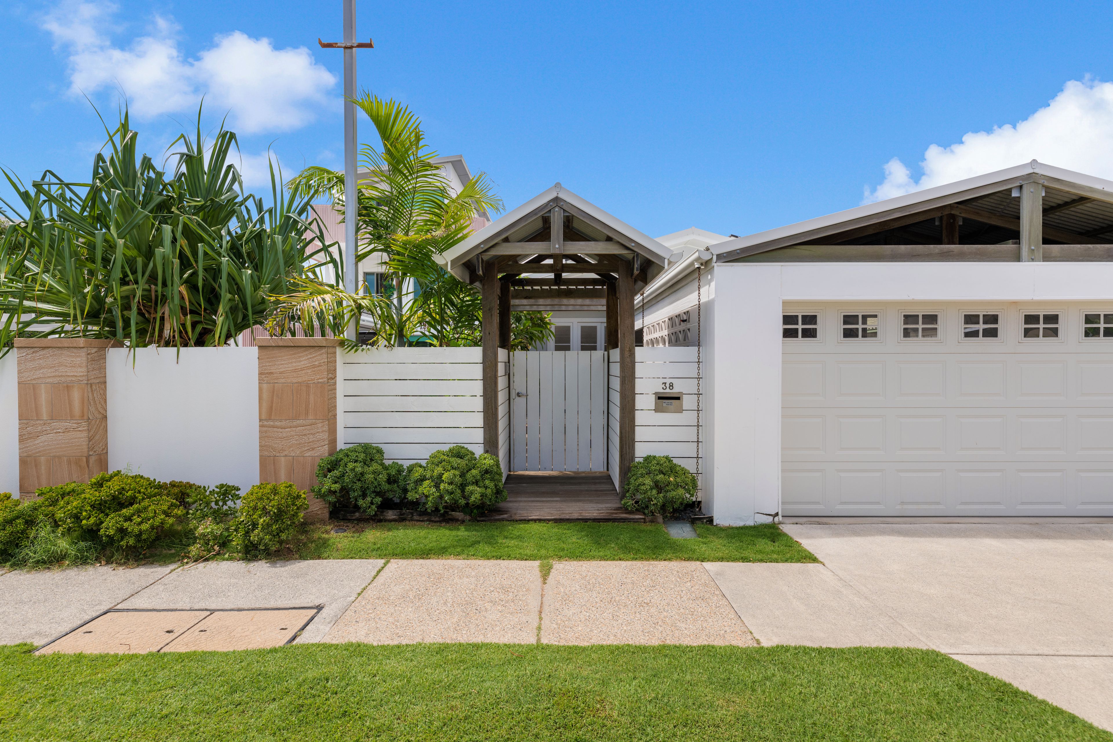 38 Venice Street, Mermaid Beach QLD 4218