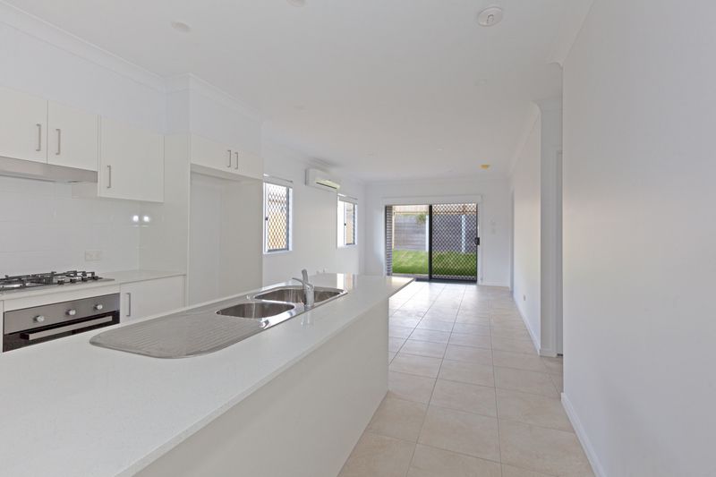 6 Mount Pleasant Street, Park Ridge, QLD 4125