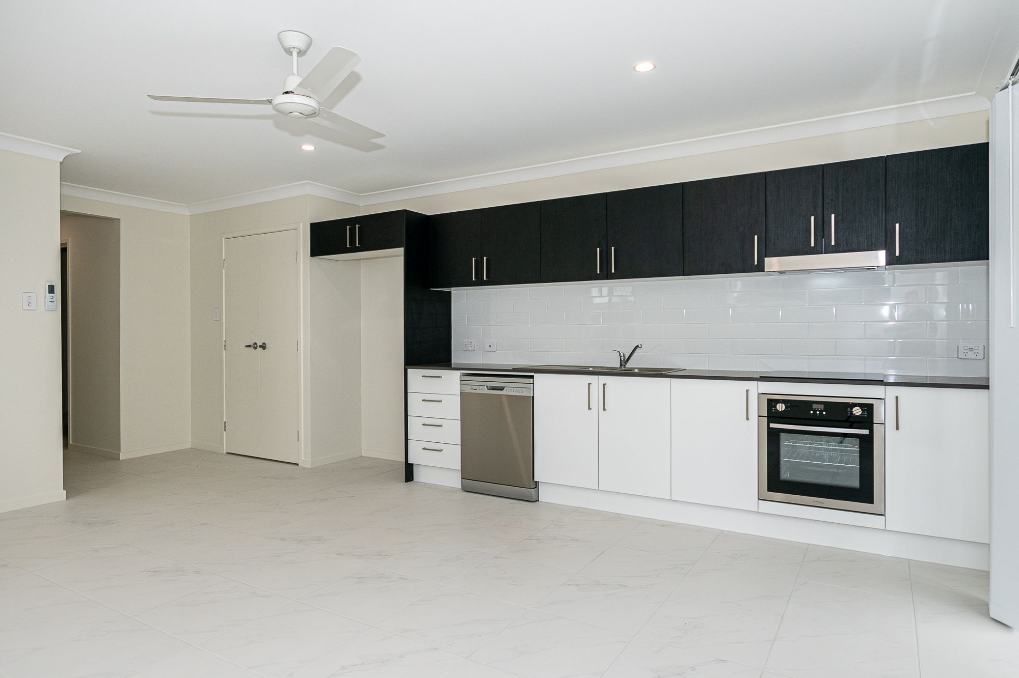 1/10 Fanflower Street, Logan Reserve, QLD 4133