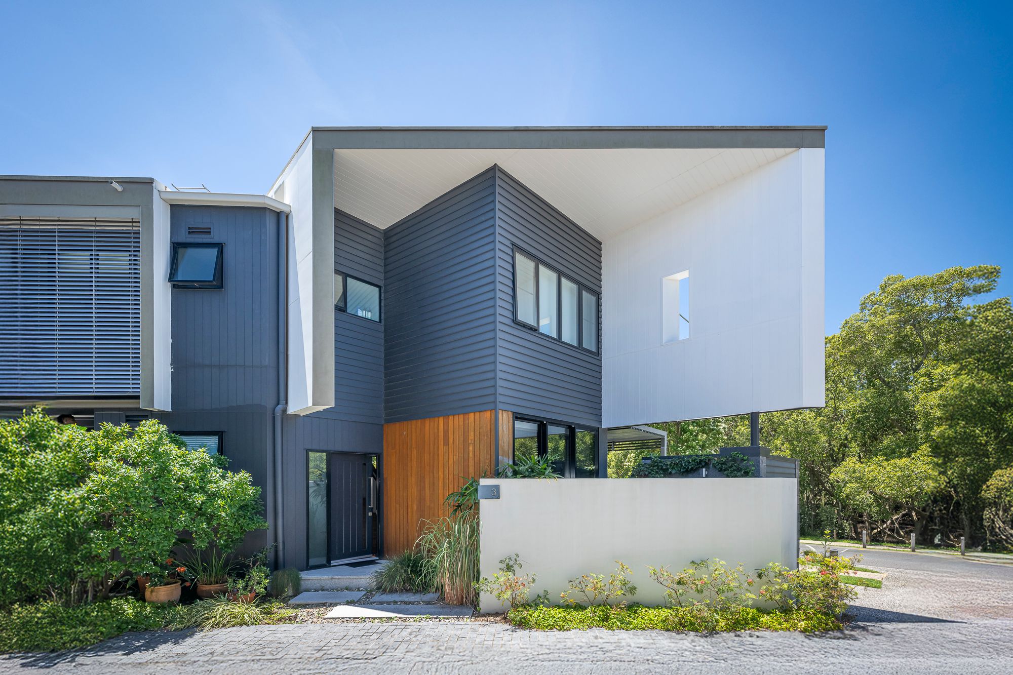 33 Parkside Circuit, Hamilton QLD 4007
