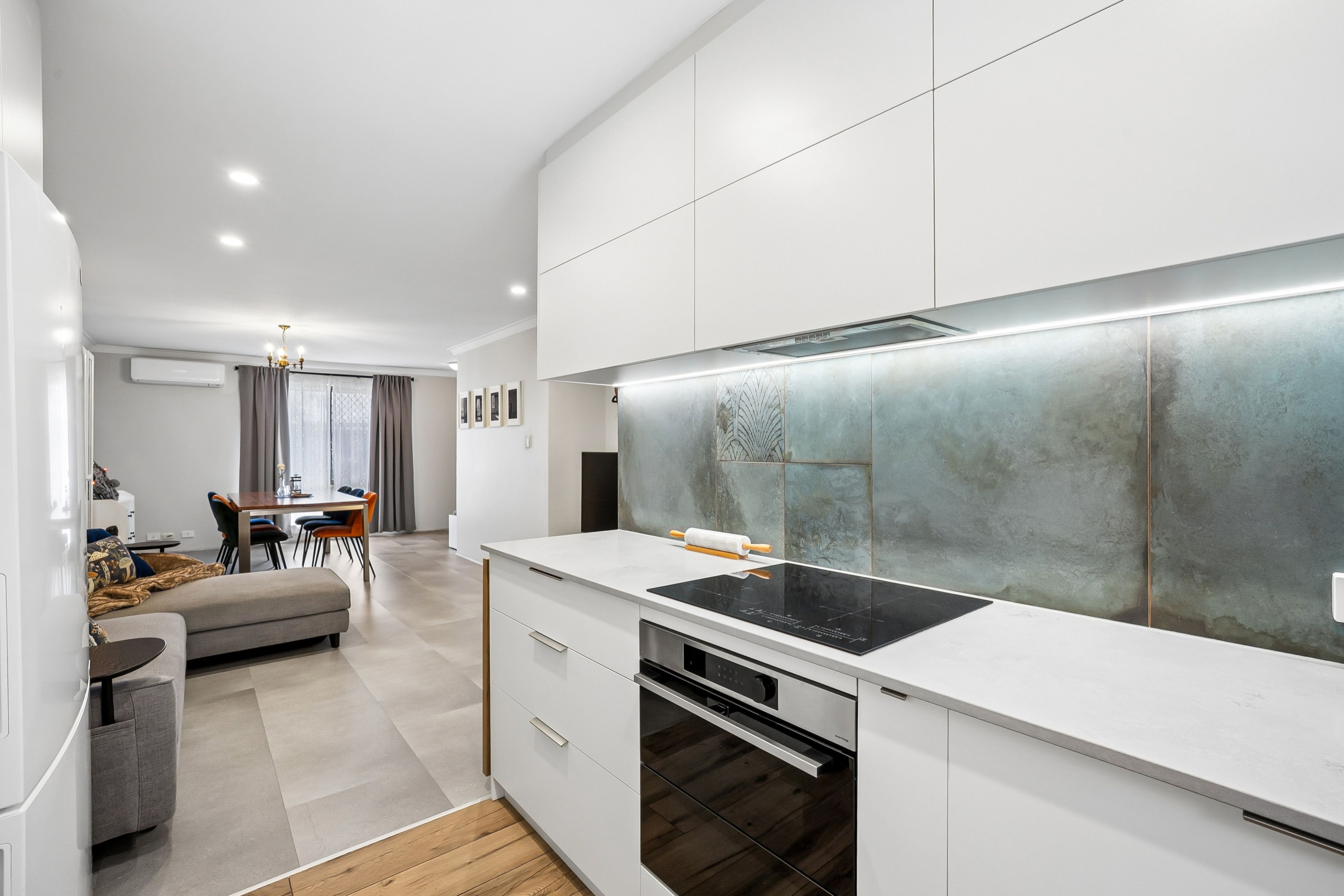 8/11 Kinsella Street — photo 5 of 17